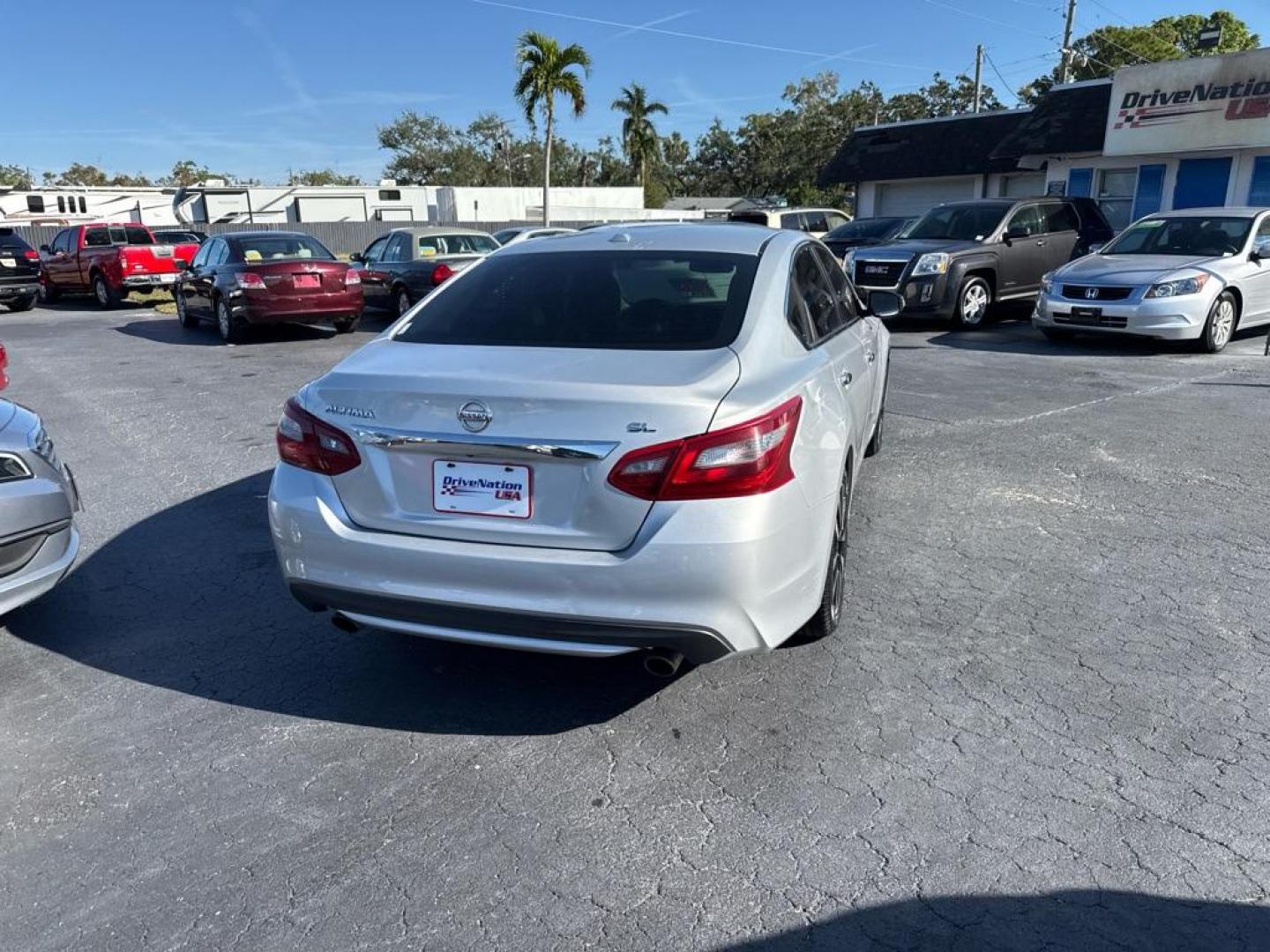 2014 SILVER NISSAN ALTIMA 2.5 (1N4AL3AP4EN) with an 2.5L engine, Continuously Variable transmission, located at 2929 9th St. West, Bradenton, 34205, (941) 242-2810, 27.473591, -82.570679 - Photo#6