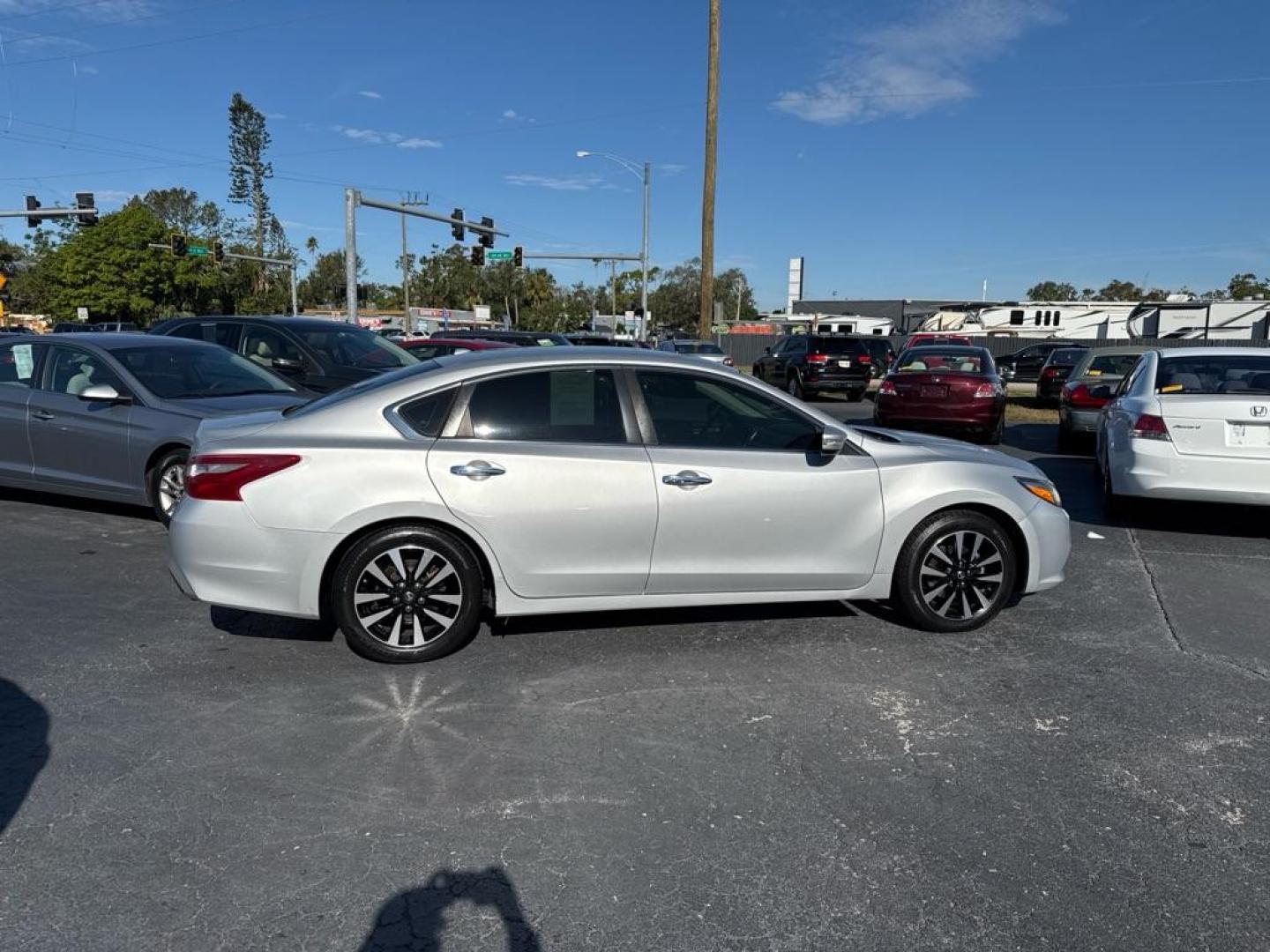 2014 SILVER NISSAN ALTIMA 2.5 (1N4AL3AP4EN) with an 2.5L engine, Continuously Variable transmission, located at 2929 9th St. West, Bradenton, 34205, (941) 242-2810, 27.473591, -82.570679 - Photo#7