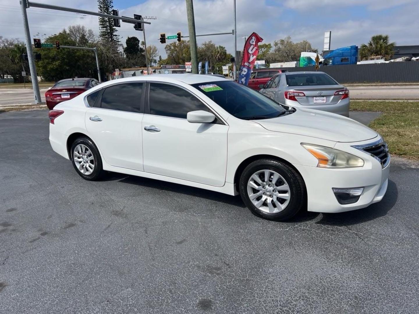 2013 WHITE NISSAN ALTIMA 2.5 (1N4AL3AP1DC) with an 2.5L engine, Continuously Variable transmission, located at 2929 9th St. West, Bradenton, 34205, (941) 242-2810, 27.473591, -82.570679 - Photo#0