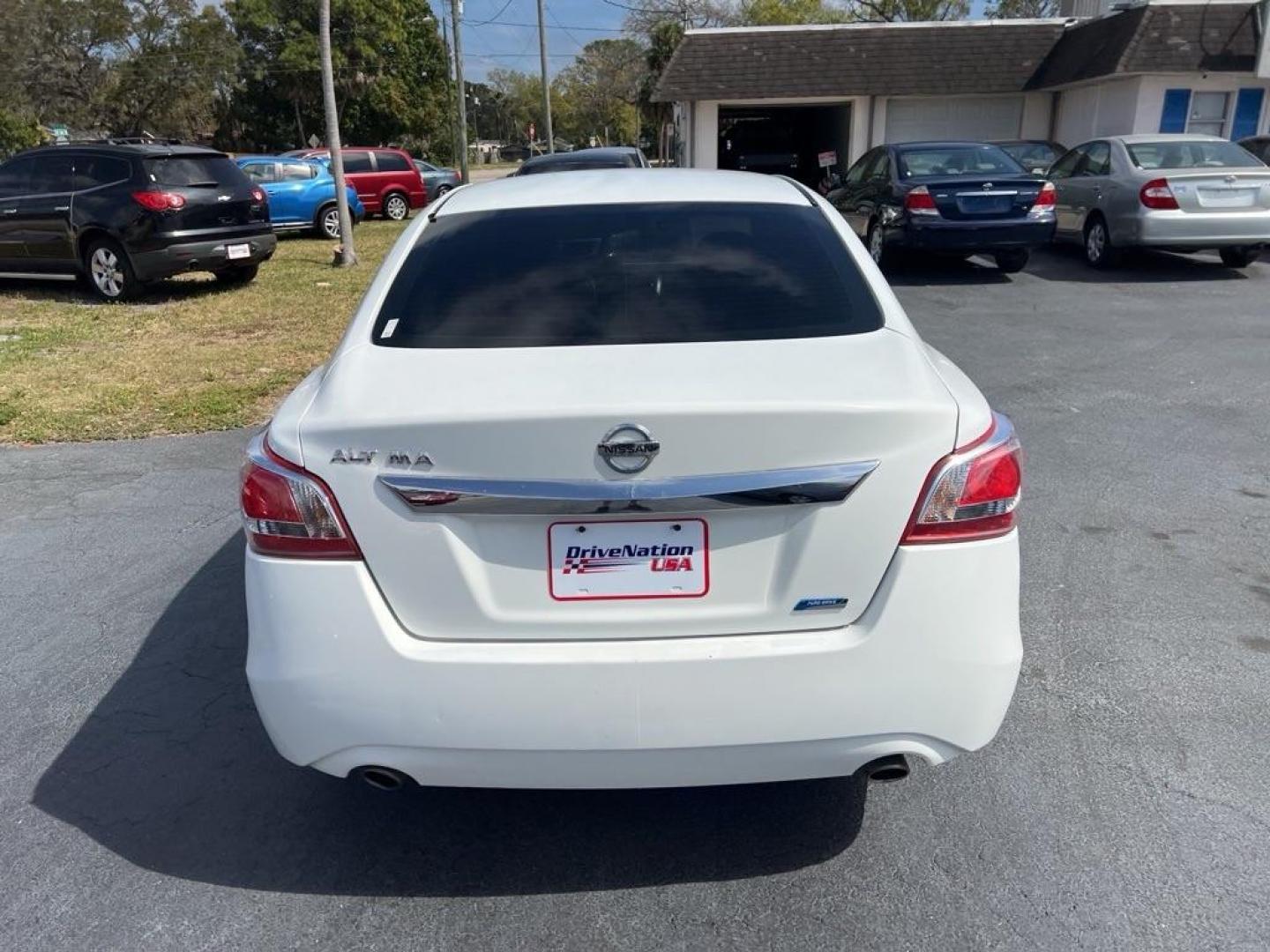 2013 WHITE NISSAN ALTIMA 2.5 (1N4AL3AP1DC) with an 2.5L engine, Continuously Variable transmission, located at 2929 9th St. West, Bradenton, 34205, (941) 242-2810, 27.473591, -82.570679 - Photo#9