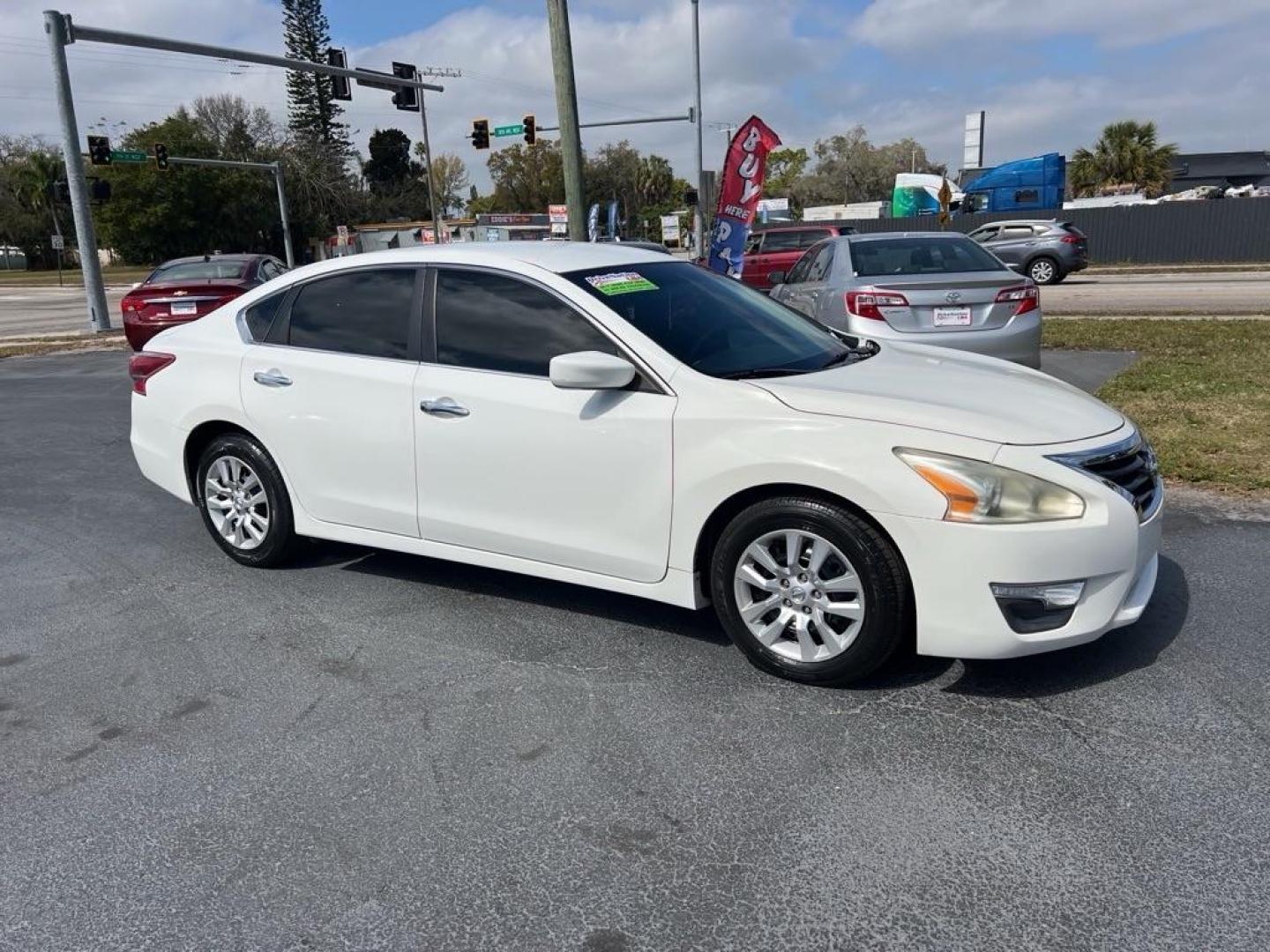 2013 WHITE NISSAN ALTIMA 2.5 (1N4AL3AP1DC) with an 2.5L engine, Continuously Variable transmission, located at 2929 9th St. West, Bradenton, 34205, (941) 242-2810, 27.473591, -82.570679 - Photo#2