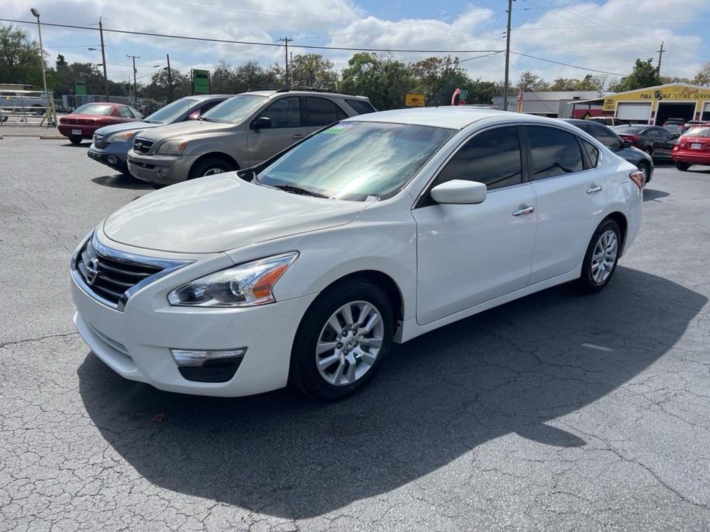 2013 WHITE NISSAN ALTIMA 2.5 (1N4AL3AP1DC) with an 2.5L engine, Continuously Variable transmission, located at 2929 9th St. West, Bradenton, 34205, (941) 242-2810, 27.473591, -82.570679 - Photo#6