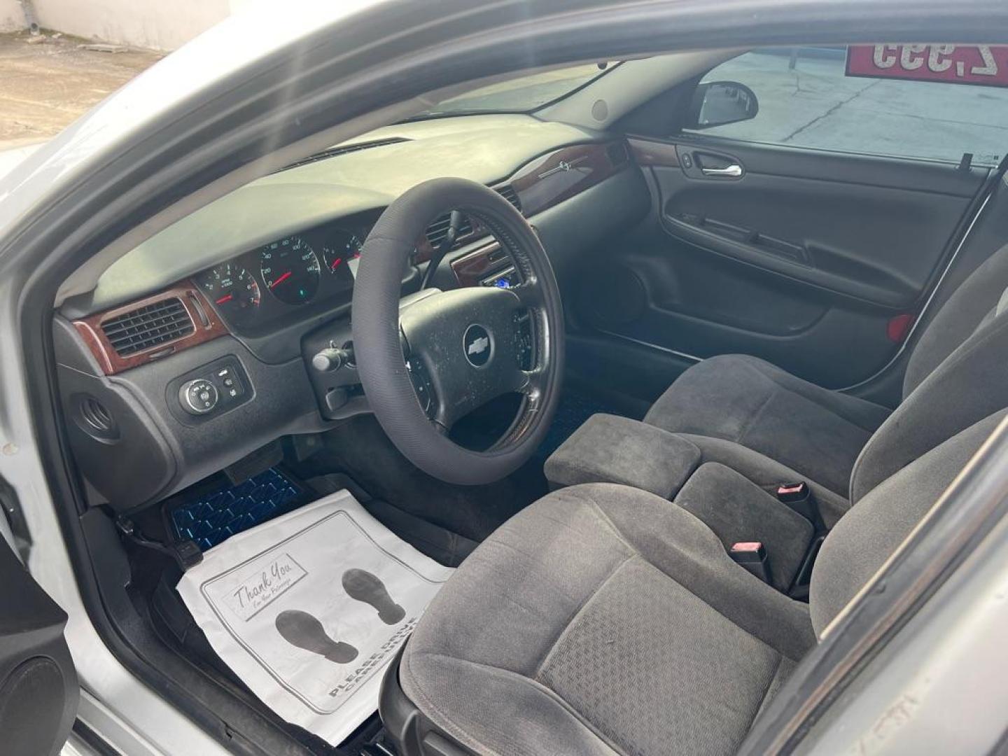 2011 SILVER CHEVROLET IMPALA LT (2G1WG5EK6B1) with an 3.5L engine, Automatic transmission, located at 2929 9th St. West, Bradenton, 34205, (941) 242-2810, 27.473591, -82.570679 - Photo#9