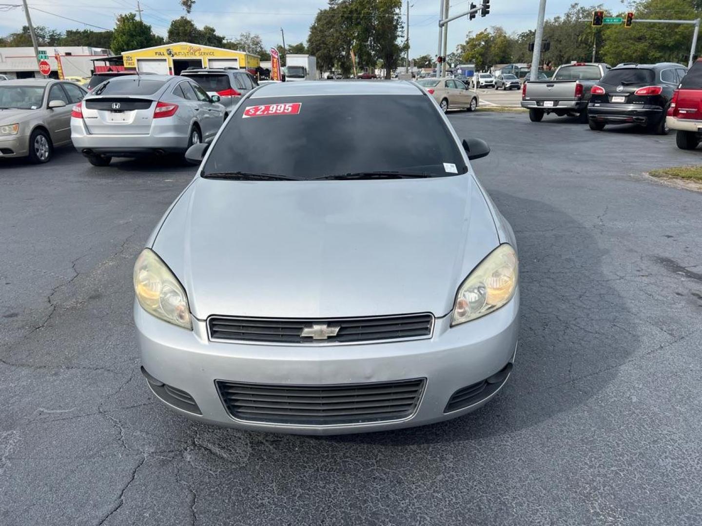 2011 SILVER CHEVROLET IMPALA LT (2G1WG5EK6B1) with an 3.5L engine, Automatic transmission, located at 2929 9th St. West, Bradenton, 34205, (941) 242-2810, 27.473591, -82.570679 - Photo#2