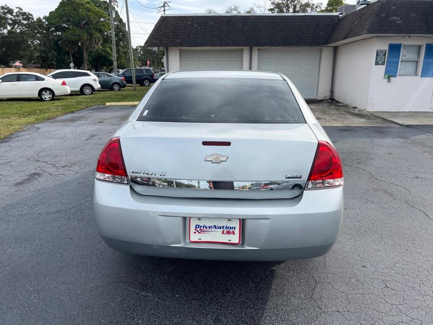 2011 SILVER CHEVROLET IMPALA LT (2G1WG5EK6B1) with an 3.5L engine, Automatic transmission, located at 2929 9th St. West, Bradenton, 34205, (941) 242-2810, 27.473591, -82.570679 - Photo#6