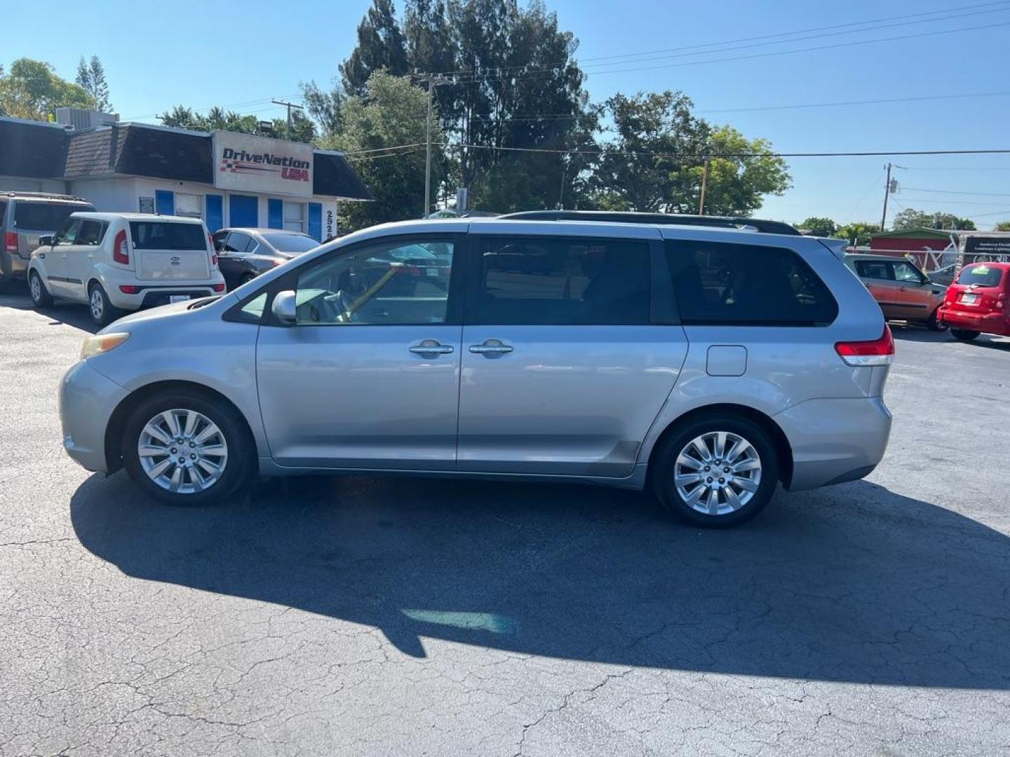 2011 GRAY TOYOTA SIENNA XLE (5TDYK3DC9BS) with an 3.5L engine, Automatic transmission, located at 2929 9th St. West, Bradenton, 34205, (941) 242-2810, 27.473591, -82.570679 - Photo#3