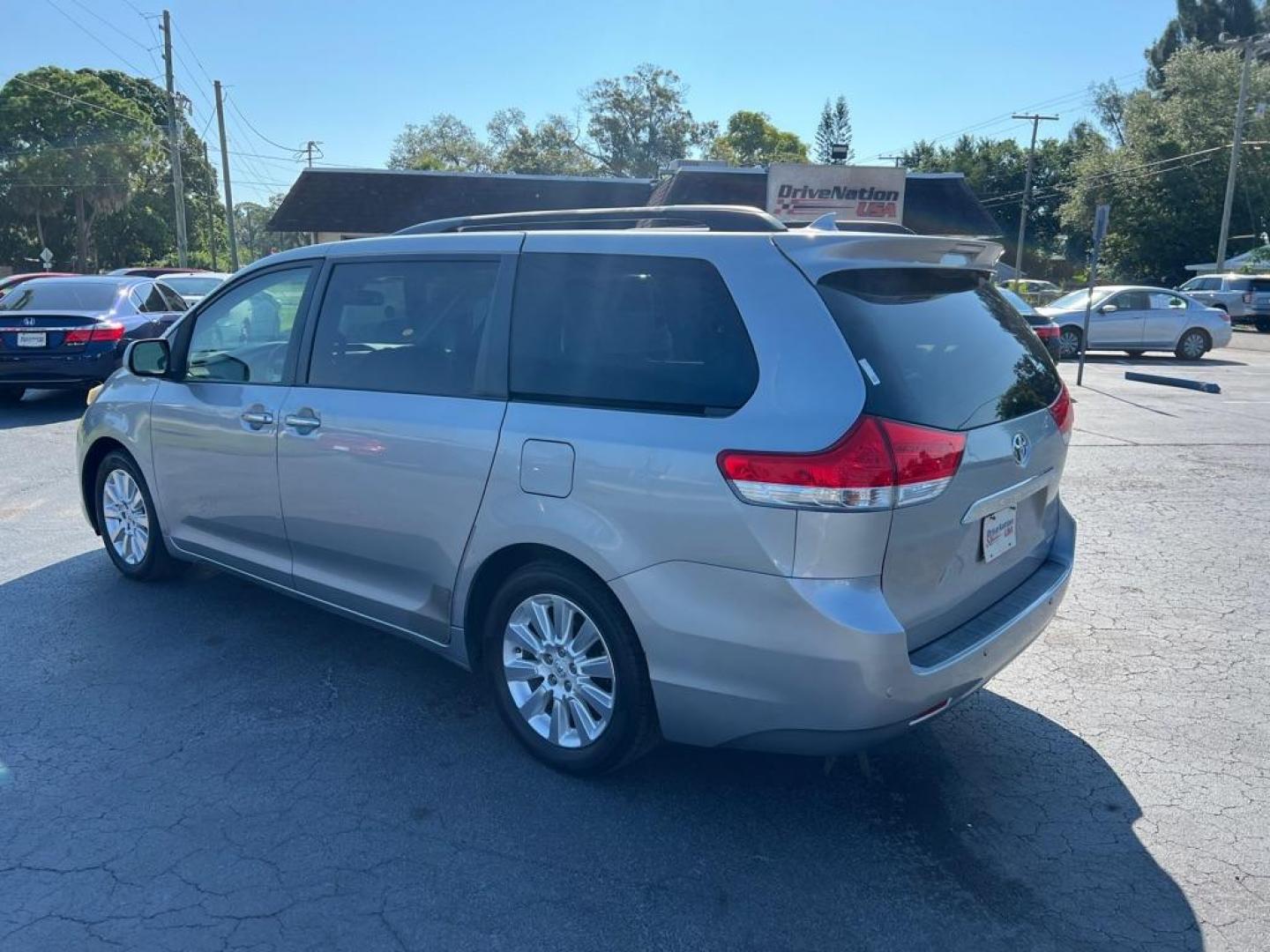 2011 GRAY TOYOTA SIENNA XLE (5TDYK3DC9BS) with an 3.5L engine, Automatic transmission, located at 2929 9th St. West, Bradenton, 34205, (941) 242-2810, 27.473591, -82.570679 - Photo#4