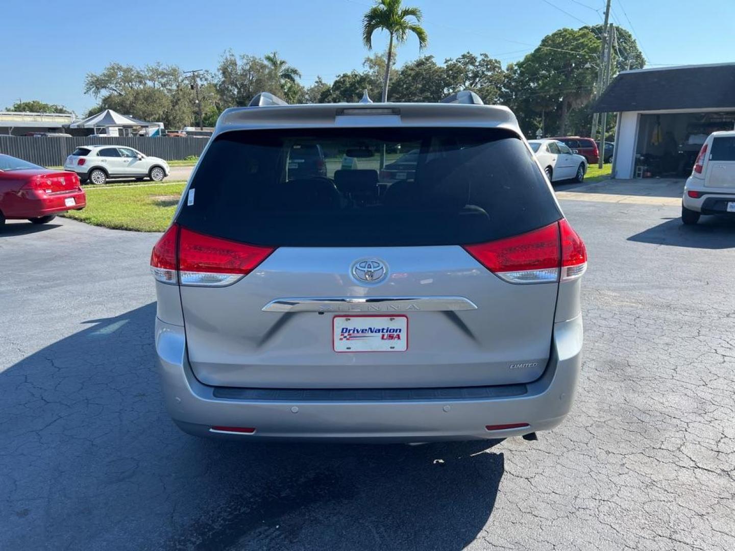 2011 GRAY TOYOTA SIENNA XLE (5TDYK3DC9BS) with an 3.5L engine, Automatic transmission, located at 2929 9th St. West, Bradenton, 34205, (941) 242-2810, 27.473591, -82.570679 - Photo#5