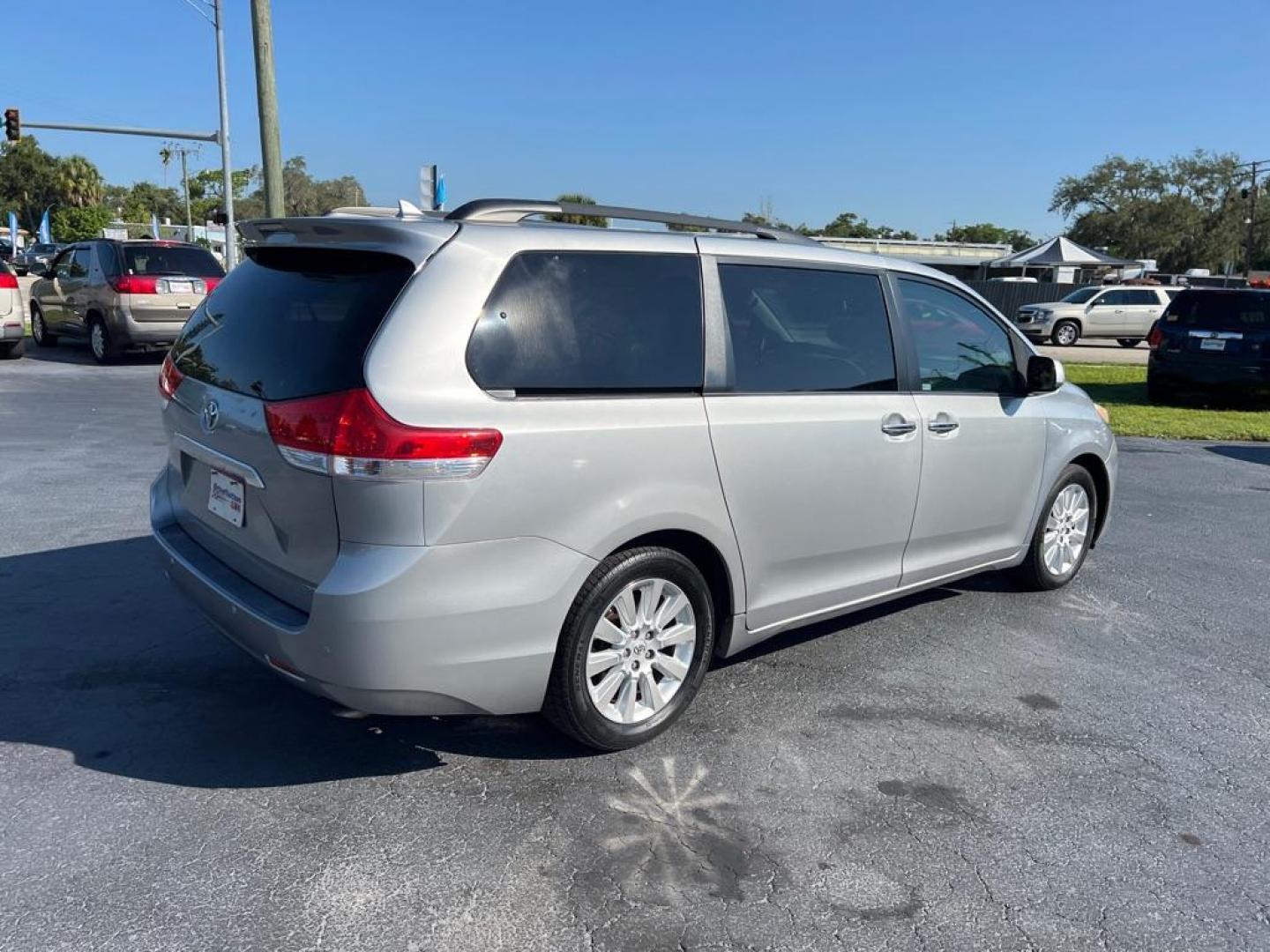 2011 GRAY TOYOTA SIENNA XLE (5TDYK3DC9BS) with an 3.5L engine, Automatic transmission, located at 2929 9th St. West, Bradenton, 34205, (941) 242-2810, 27.473591, -82.570679 - Photo#6