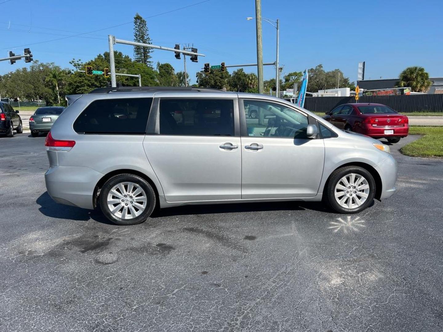 2011 GRAY TOYOTA SIENNA XLE (5TDYK3DC9BS) with an 3.5L engine, Automatic transmission, located at 2929 9th St. West, Bradenton, 34205, (941) 242-2810, 27.473591, -82.570679 - Photo#7