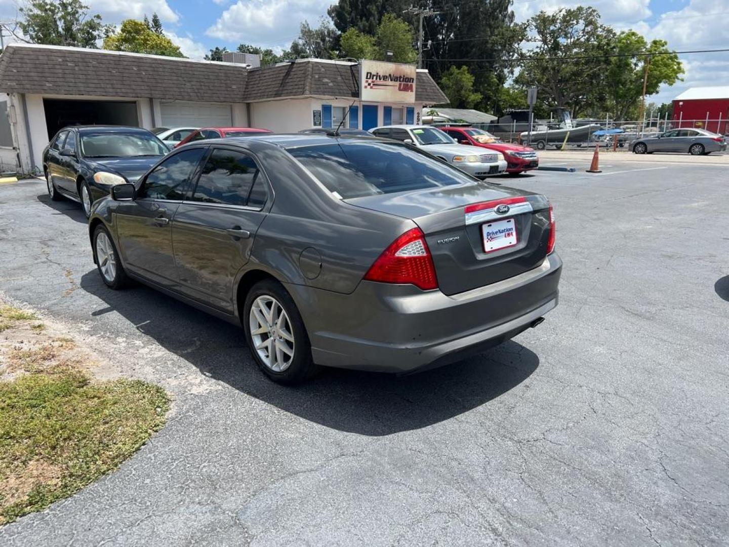 2012 GRAY FORD FUSION SEL (3FAHP0JA2CR) with an 2.5L engine, Automatic transmission, located at 2929 9th St. West, Bradenton, 34205, (941) 242-2810, 27.473591, -82.570679 - Photo#4