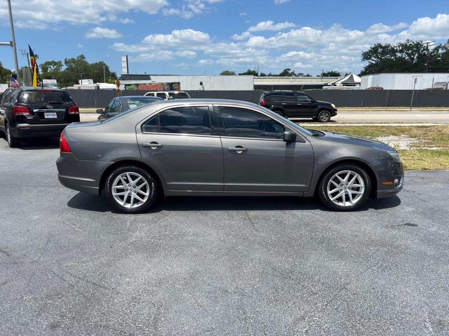 2012 GRAY FORD FUSION SEL (3FAHP0JA2CR) with an 2.5L engine, Automatic transmission, located at 2929 9th St. West, Bradenton, 34205, (941) 242-2810, 27.473591, -82.570679 - Photo#6