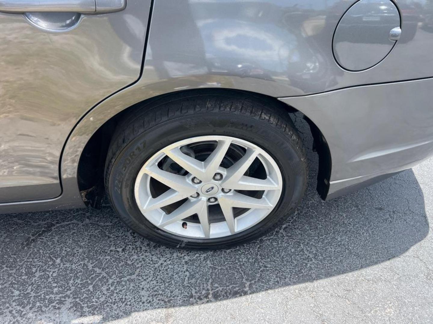 2012 GRAY FORD FUSION SEL (3FAHP0JA2CR) with an 2.5L engine, Automatic transmission, located at 2929 9th St. West, Bradenton, 34205, (941) 242-2810, 27.473591, -82.570679 - Photo#7