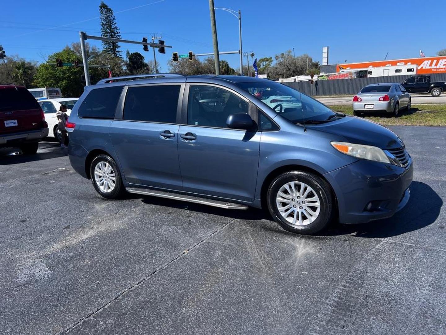 2013 BLUE TOYOTA SIENNA XLE (5TDYK3DC2DS) with an 3.5L engine, Automatic transmission, located at 2929 9th St. West, Bradenton, 34205, (941) 242-2810, 27.473591, -82.570679 - Photo#0