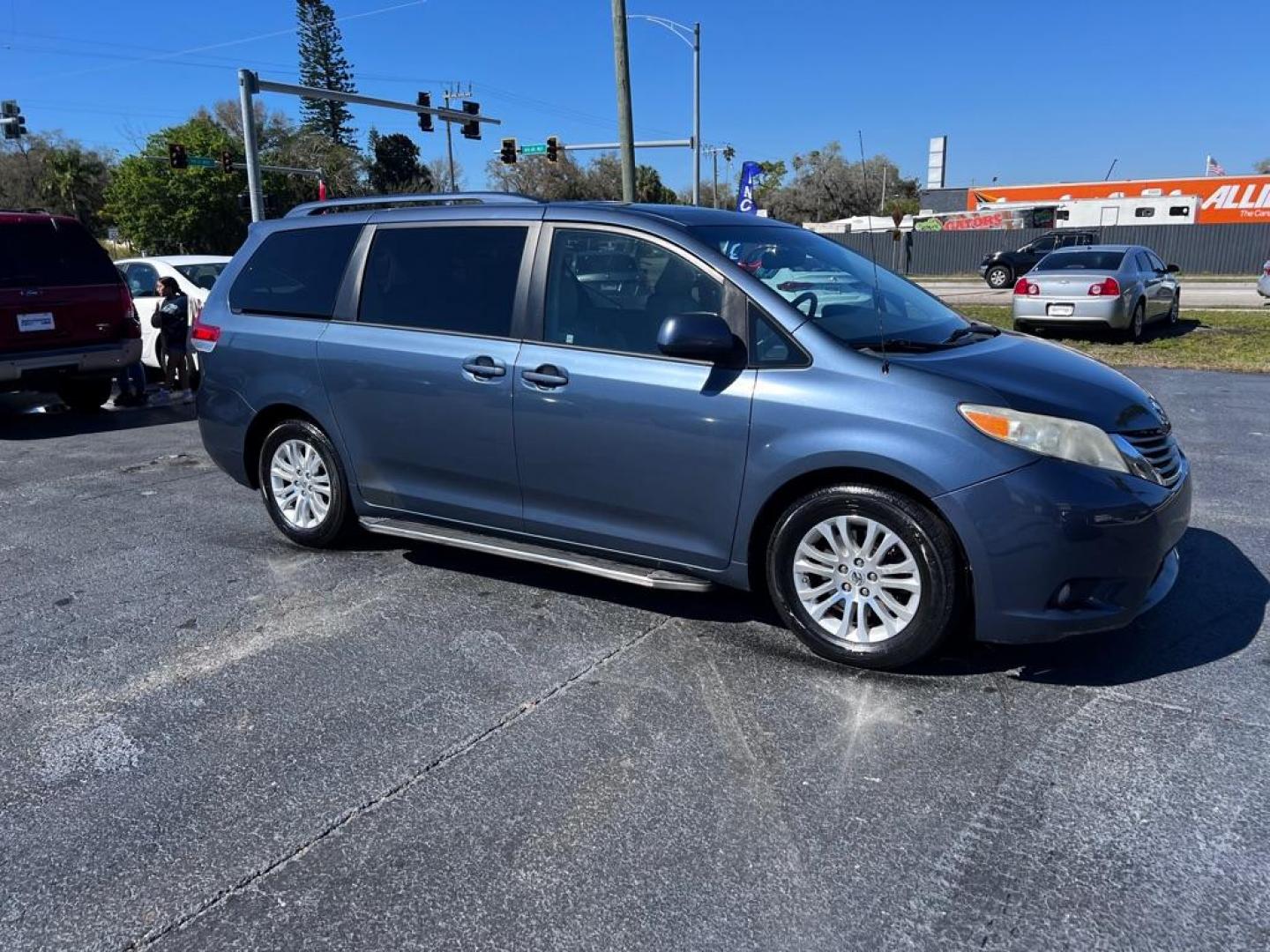 2013 BLUE TOYOTA SIENNA XLE (5TDYK3DC2DS) with an 3.5L engine, Automatic transmission, located at 2929 9th St. West, Bradenton, 34205, (941) 242-2810, 27.473591, -82.570679 - Photo#1