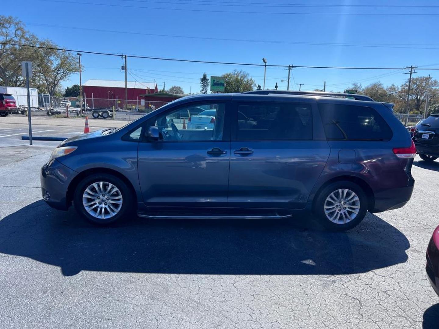 2013 BLUE TOYOTA SIENNA XLE (5TDYK3DC2DS) with an 3.5L engine, Automatic transmission, located at 2929 9th St. West, Bradenton, 34205, (941) 242-2810, 27.473591, -82.570679 - Photo#4