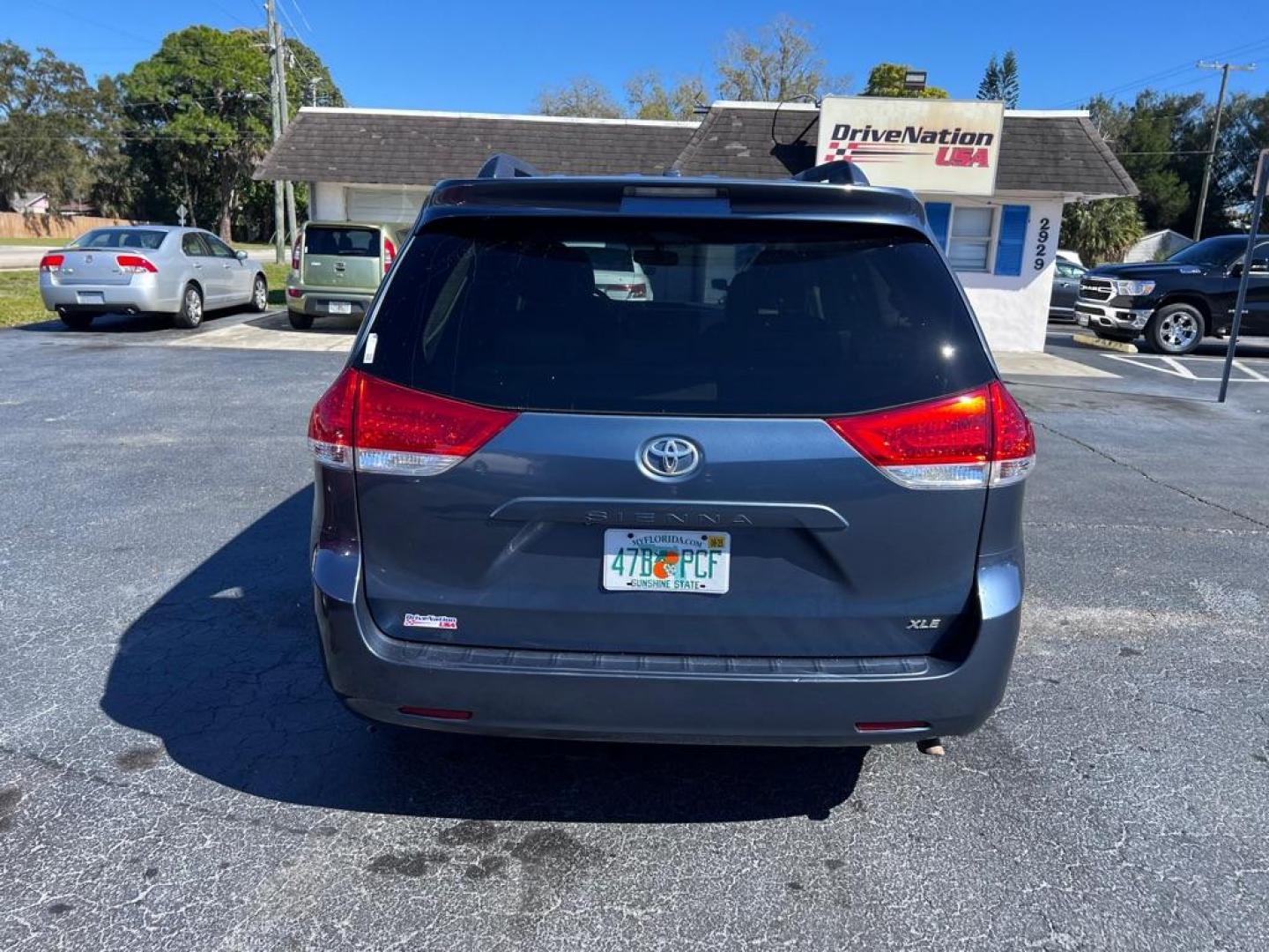 2013 BLUE TOYOTA SIENNA XLE (5TDYK3DC2DS) with an 3.5L engine, Automatic transmission, located at 2929 9th St. West, Bradenton, 34205, (941) 242-2810, 27.473591, -82.570679 - Photo#5