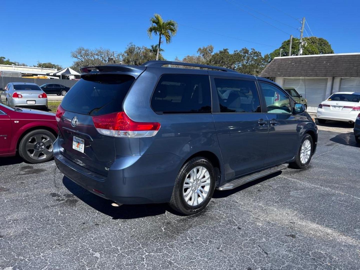 2013 BLUE TOYOTA SIENNA XLE (5TDYK3DC2DS) with an 3.5L engine, Automatic transmission, located at 2929 9th St. West, Bradenton, 34205, (941) 242-2810, 27.473591, -82.570679 - Photo#6