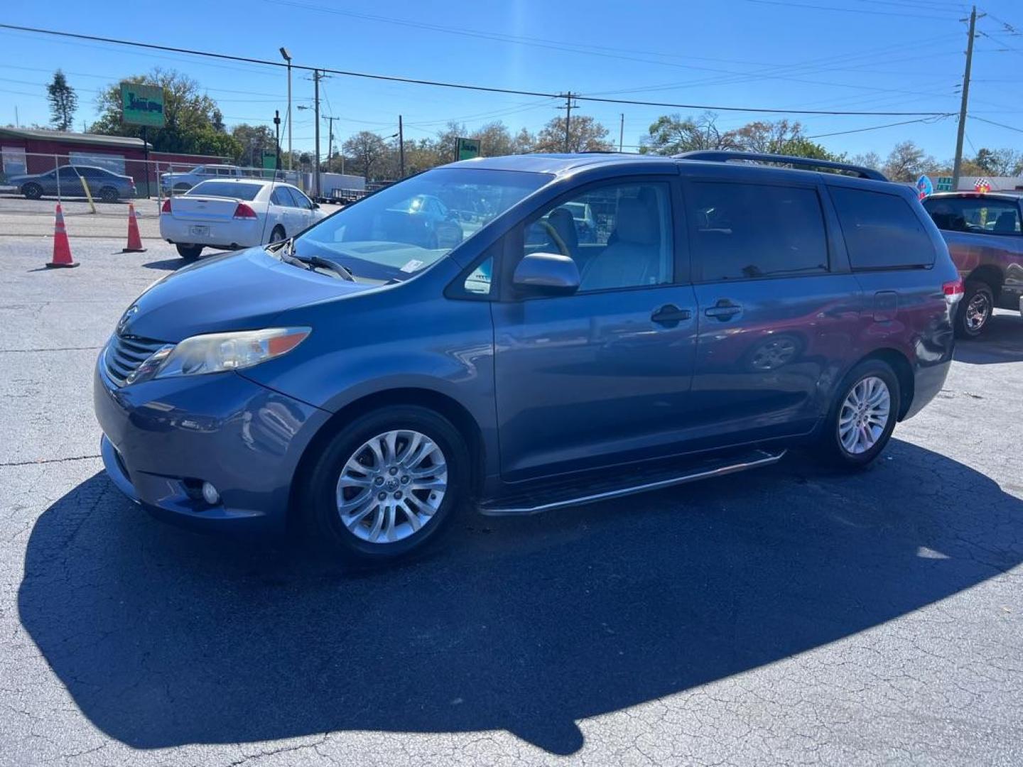 2013 BLUE TOYOTA SIENNA XLE (5TDYK3DC2DS) with an 3.5L engine, Automatic transmission, located at 2929 9th St. West, Bradenton, 34205, (941) 242-2810, 27.473591, -82.570679 - Photo#7