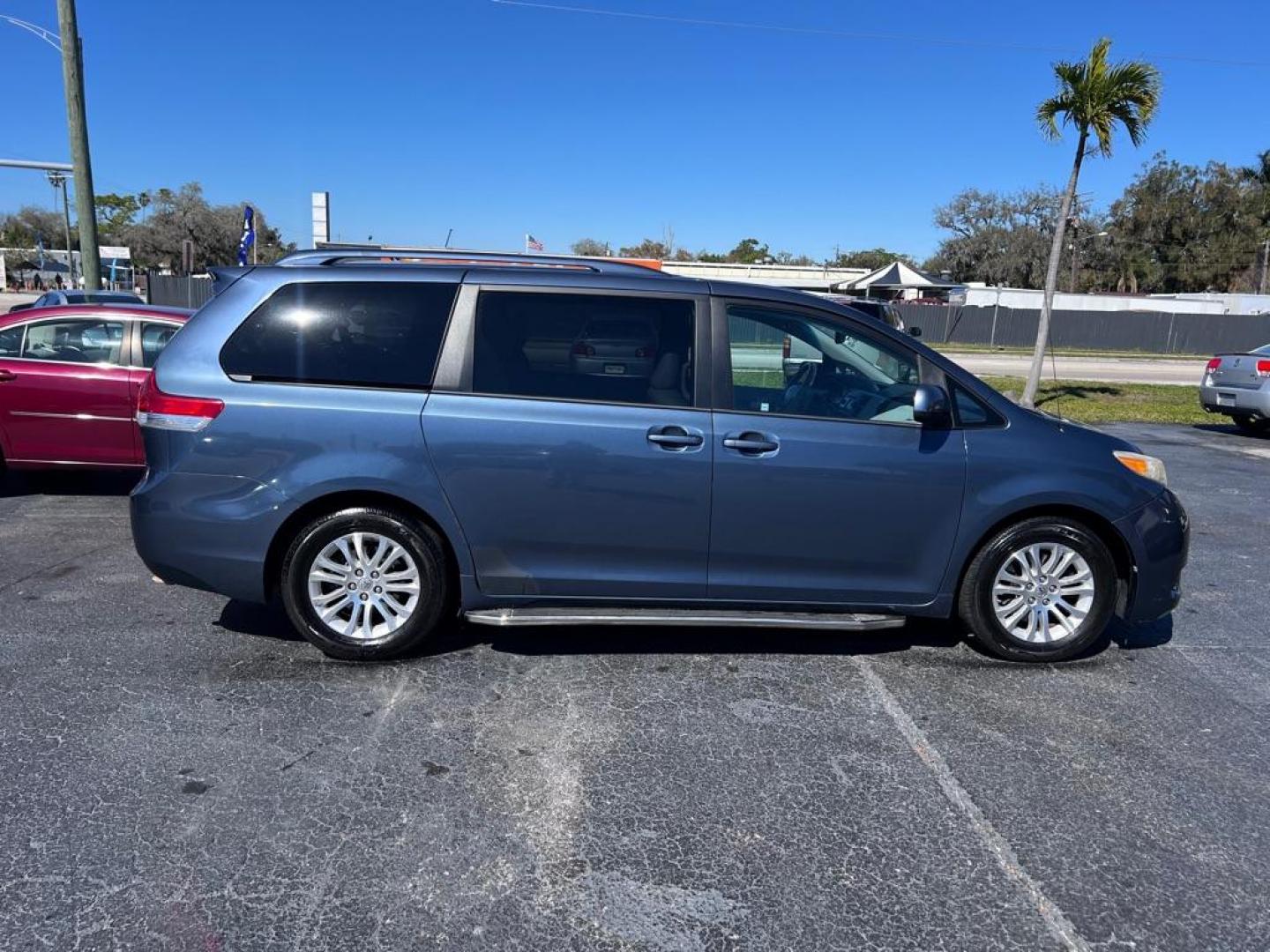 2013 BLUE TOYOTA SIENNA XLE (5TDYK3DC2DS) with an 3.5L engine, Automatic transmission, located at 2929 9th St. West, Bradenton, 34205, (941) 242-2810, 27.473591, -82.570679 - Photo#8