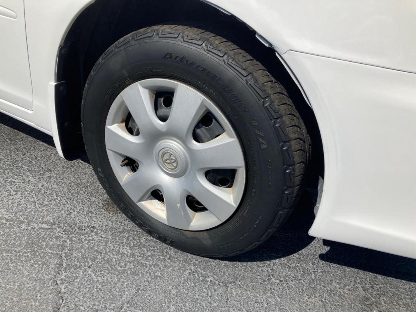 2003 WHITE TOYOTA CAMRY LE (4T1BE32K83U) with an 2.4L engine, Automatic transmission, located at 2929 9th St. West, Bradenton, 34205, (941) 242-2810, 27.473591, -82.570679 - Photo#9