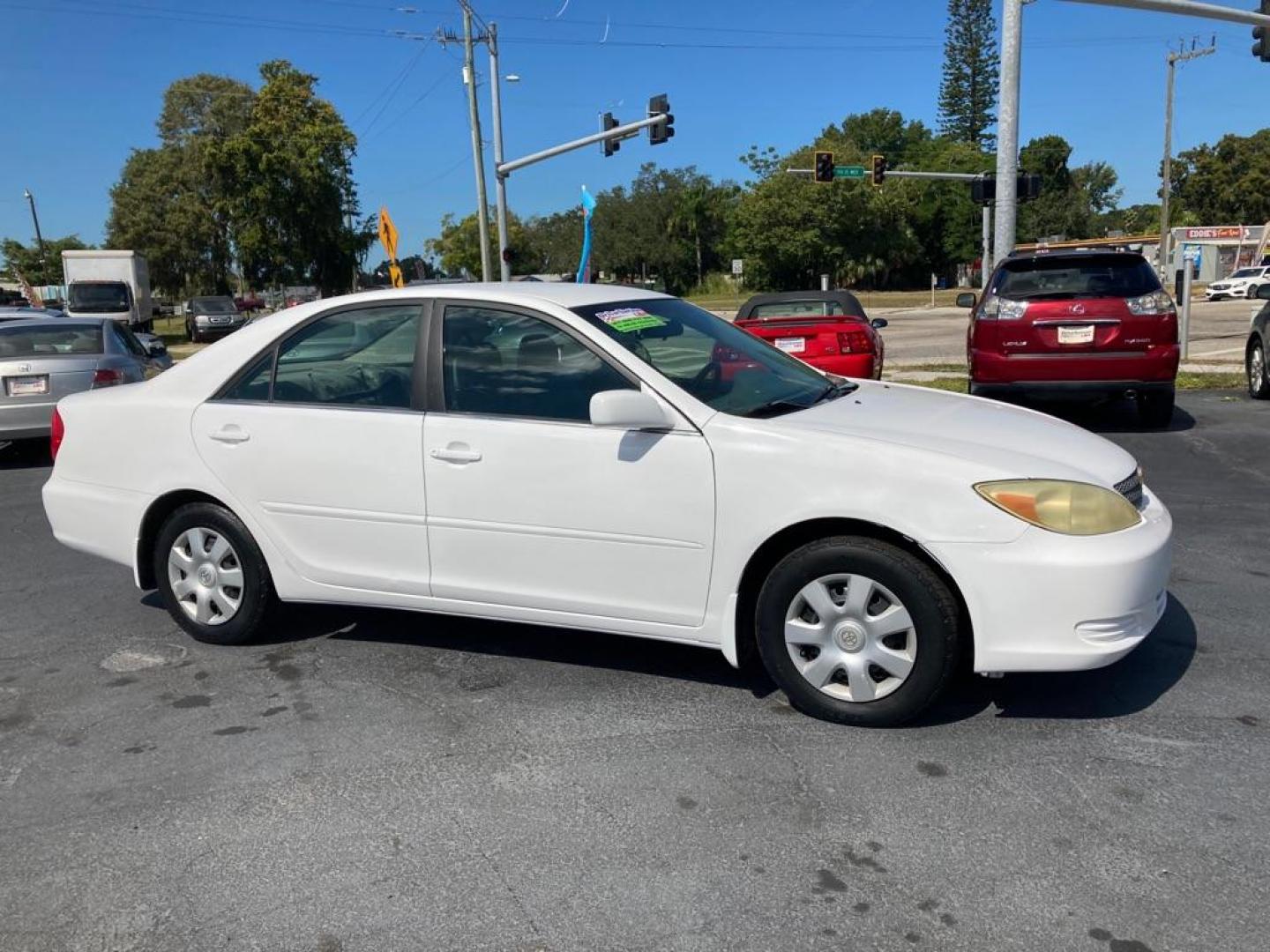 2003 WHITE TOYOTA CAMRY LE (4T1BE32K83U) with an 2.4L engine, Automatic transmission, located at 2929 9th St. West, Bradenton, 34205, (941) 242-2810, 27.473591, -82.570679 - Photo#1