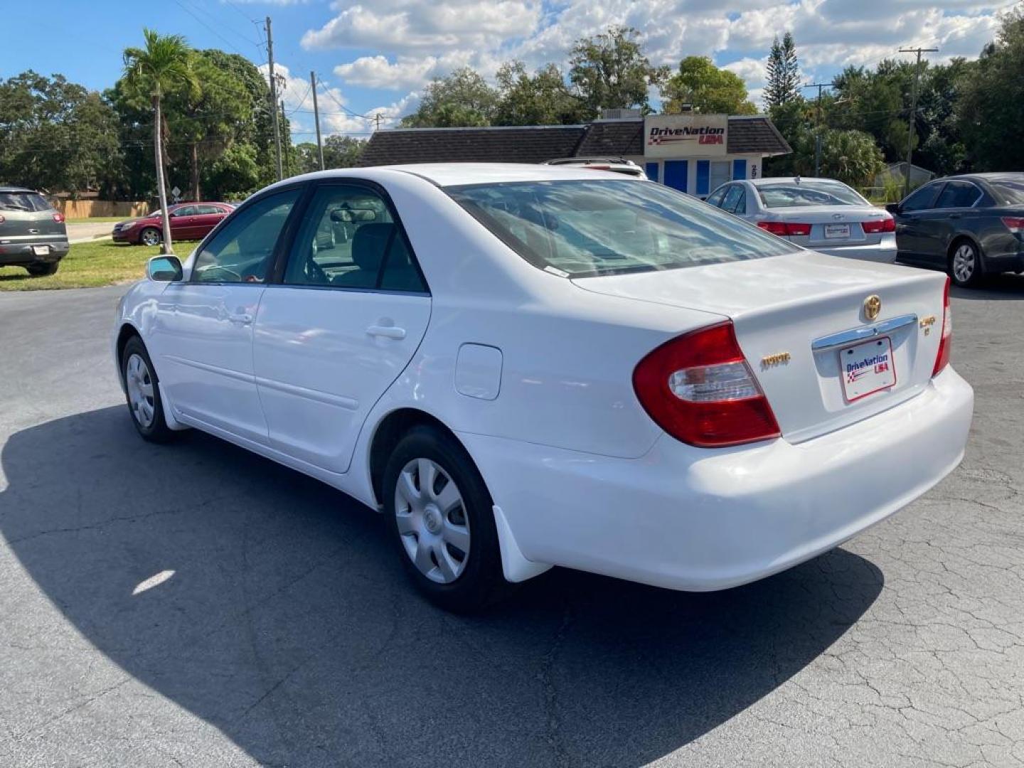 2003 WHITE TOYOTA CAMRY LE (4T1BE32K83U) with an 2.4L engine, Automatic transmission, located at 2929 9th St. West, Bradenton, 34205, (941) 242-2810, 27.473591, -82.570679 - Photo#5