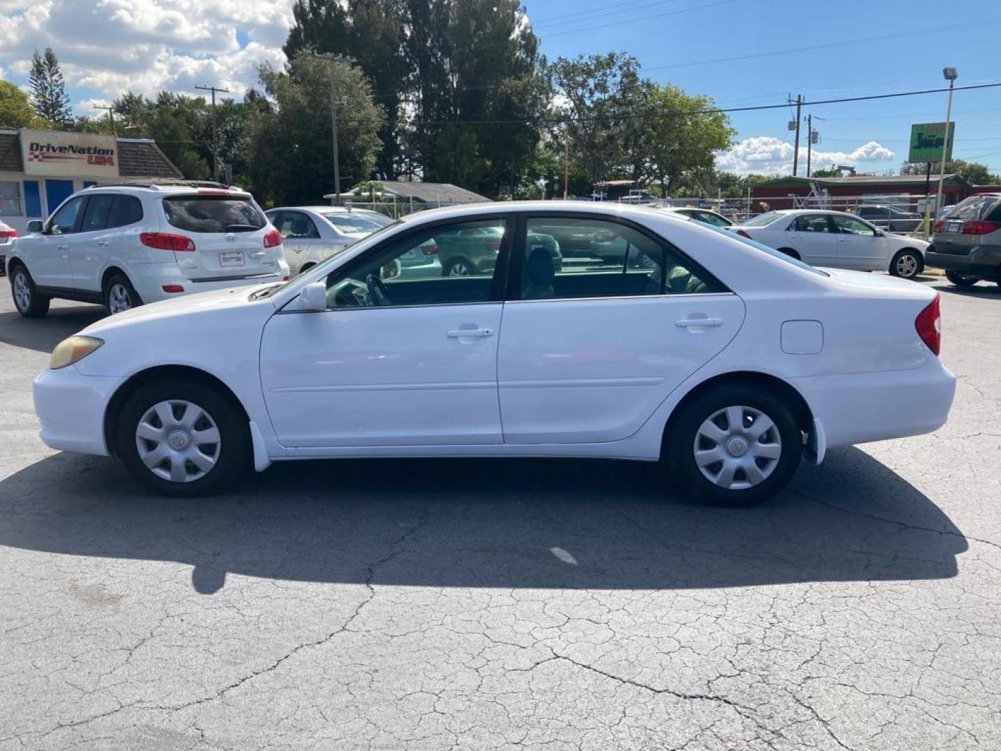 2003 WHITE TOYOTA CAMRY LE (4T1BE32K83U) with an 2.4L engine, Automatic transmission, located at 2929 9th St. West, Bradenton, 34205, (941) 242-2810, 27.473591, -82.570679 - Photo#6