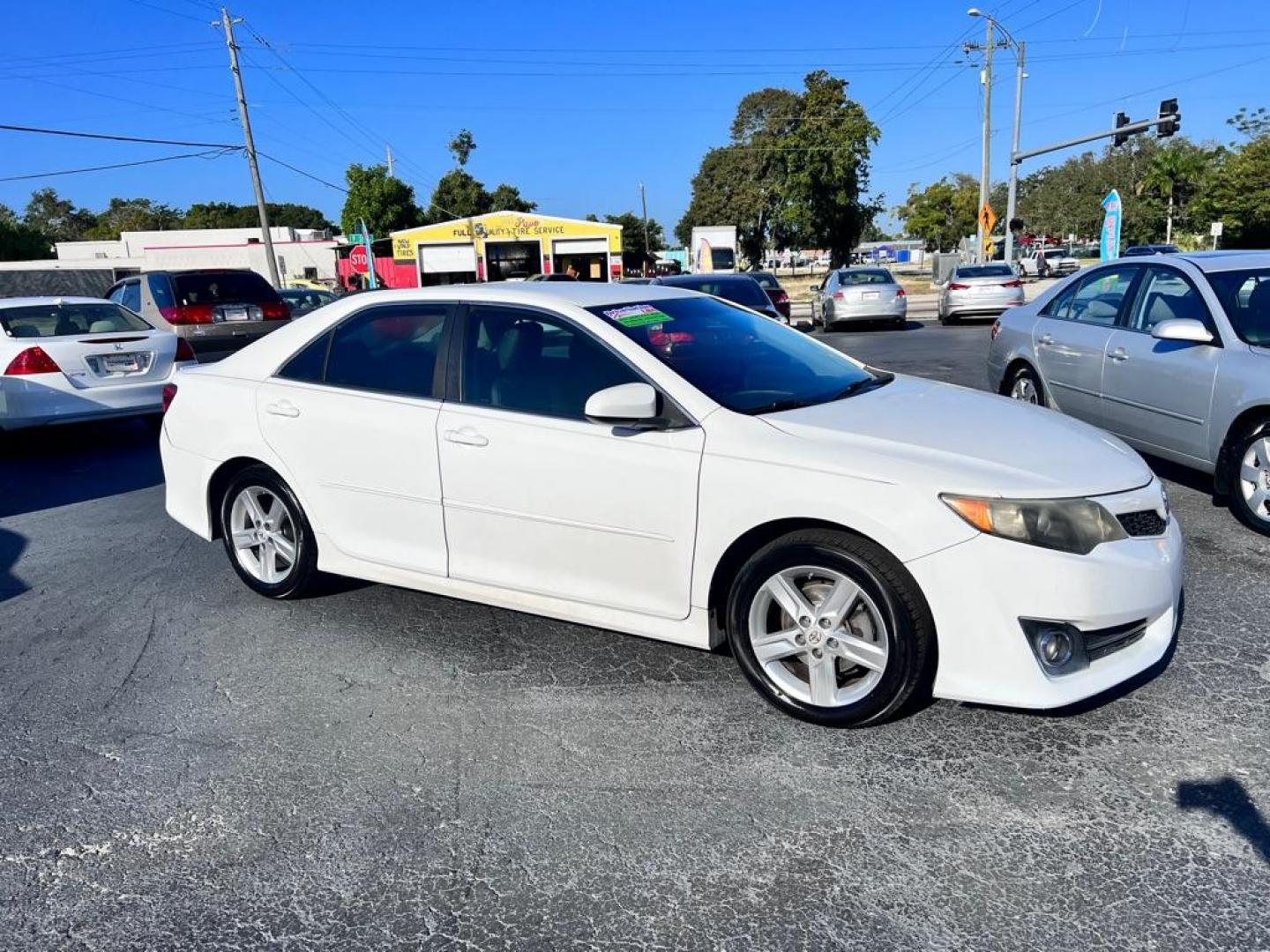 2012 WHITE TOYOTA CAMRY SE (4T1BF1FK0CU) with an 2.5L engine, Automatic transmission, located at 2929 9th St. West, Bradenton, 34205, (941) 242-2810, 27.473591, -82.570679 - Photo#0