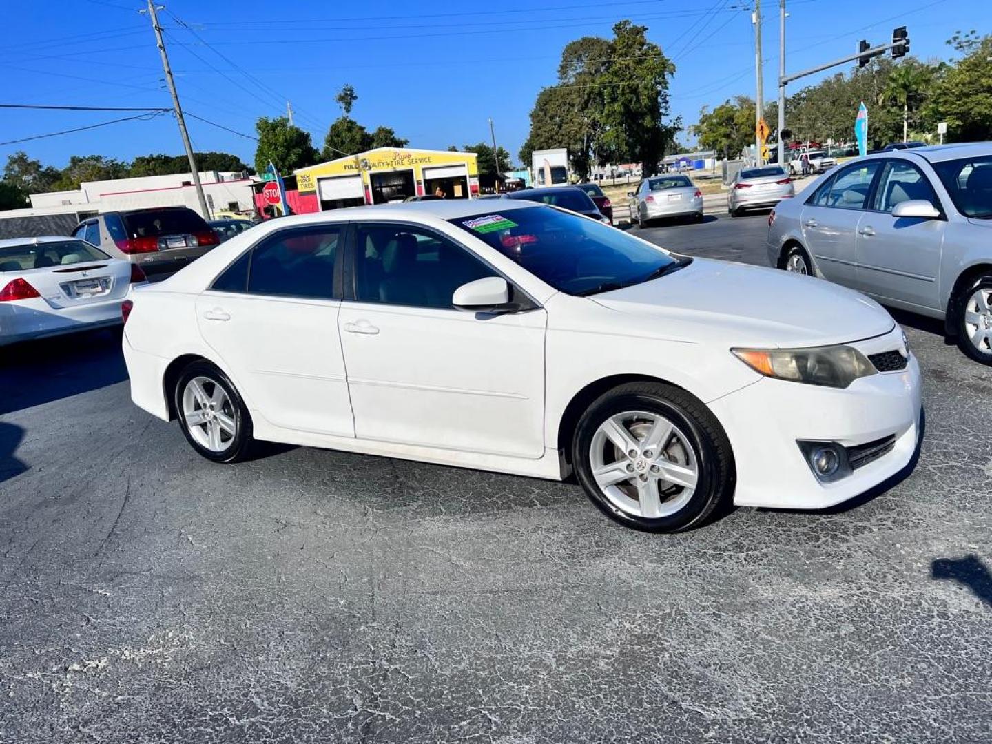 2012 WHITE TOYOTA CAMRY SE (4T1BF1FK0CU) with an 2.5L engine, Automatic transmission, located at 2929 9th St. West, Bradenton, 34205, (941) 242-2810, 27.473591, -82.570679 - Photo#1