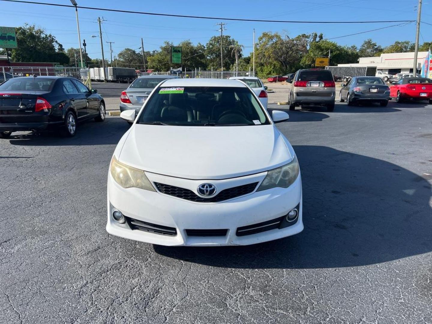 2012 WHITE TOYOTA CAMRY SE (4T1BF1FK0CU) with an 2.5L engine, Automatic transmission, located at 2929 9th St. West, Bradenton, 34205, (941) 242-2810, 27.473591, -82.570679 - Photo#2