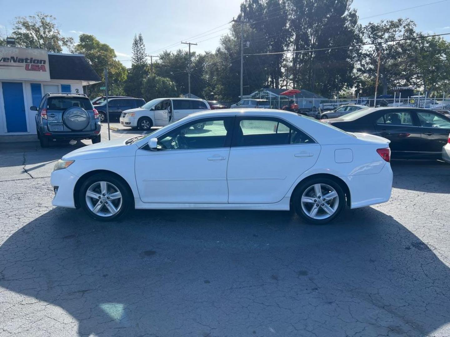 2012 WHITE TOYOTA CAMRY SE (4T1BF1FK0CU) with an 2.5L engine, Automatic transmission, located at 2929 9th St. West, Bradenton, 34205, (941) 242-2810, 27.473591, -82.570679 - Photo#3