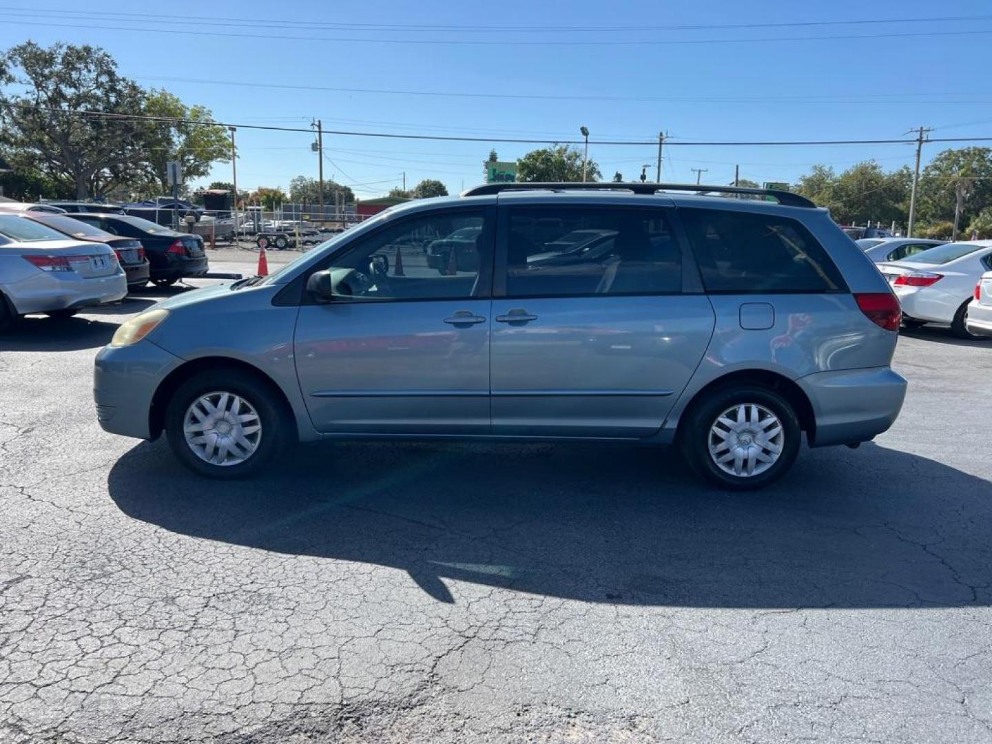 2005 BLUE TOYOTA SIENNA CE (5TDZA23C05S) with an 3.3L engine, Automatic transmission, located at 2929 9th St. West, Bradenton, 34205, (941) 242-2810, 27.473591, -82.570679 - Photo#4