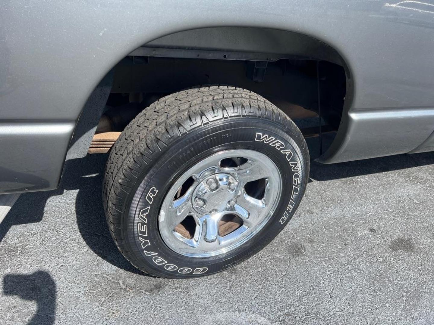 2006 GRAY DODGE RAM 1500 ST (1D7HA16K36J) with an 3.7L engine, Automatic transmission, located at 2929 9th St. West, Bradenton, 34205, (941) 242-2810, 27.473591, -82.570679 - Photo#9