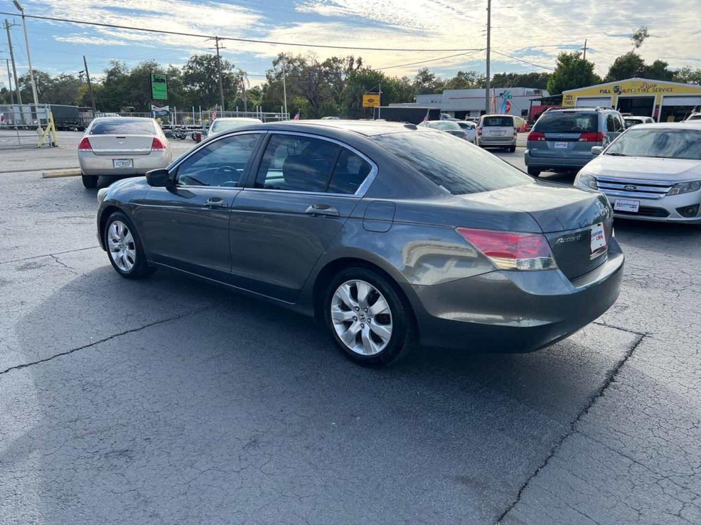 2009 GRAY HONDA ACCORD EXL (1HGCP26889A) with an 2.4L engine, Automatic transmission, located at 2929 9th St. West, Bradenton, 34205, (941) 242-2810, 27.473591, -82.570679 - Photo#5