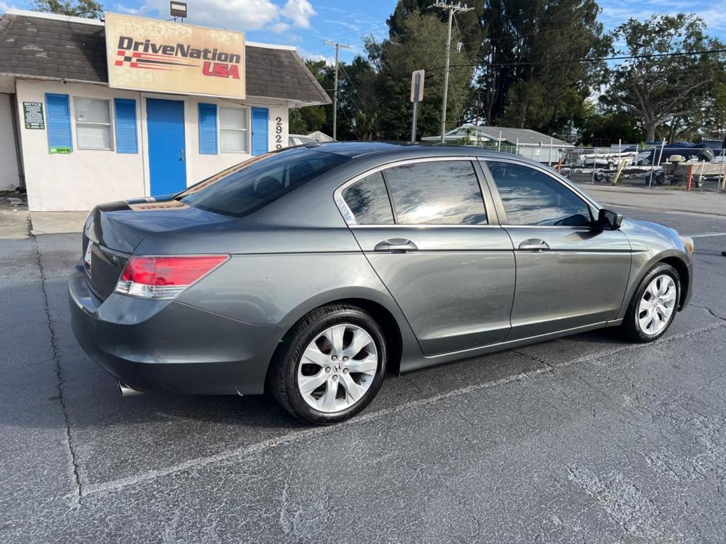 2009 GRAY HONDA ACCORD EXL (1HGCP26889A) with an 2.4L engine, Automatic transmission, located at 2929 9th St. West, Bradenton, 34205, (941) 242-2810, 27.473591, -82.570679 - Photo#7