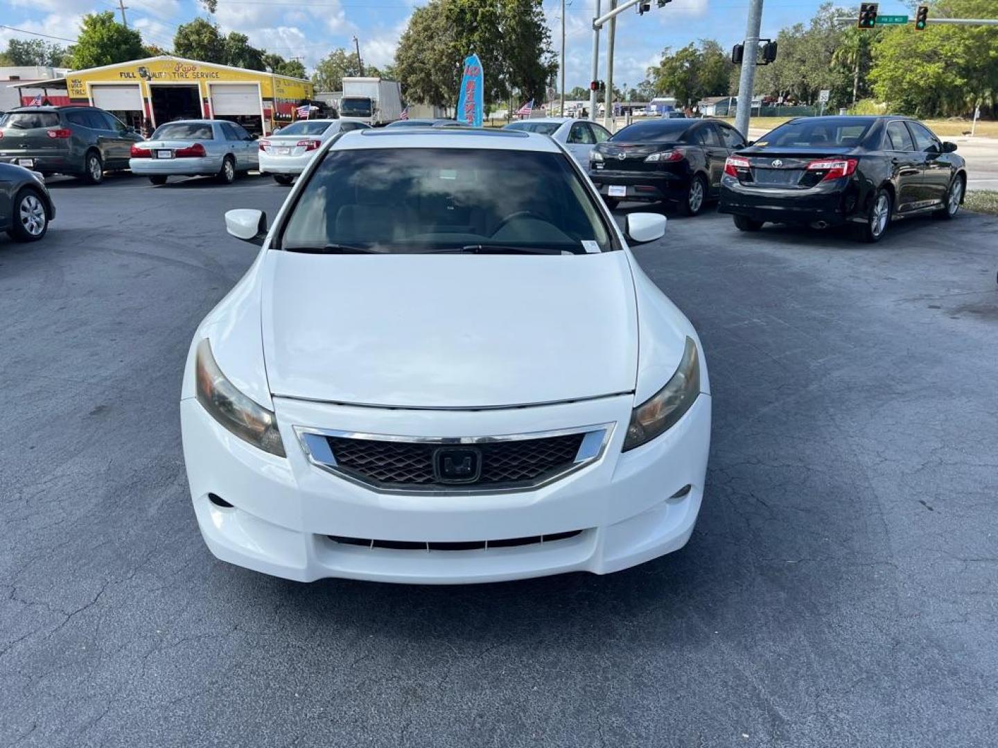 2008 WHITE HONDA ACCORD EXL (1HGCS228X8A) with an 3.5L engine, Automatic transmission, located at 2929 9th St. West, Bradenton, 34205, (941) 242-2810, 27.473591, -82.570679 - Photo#2