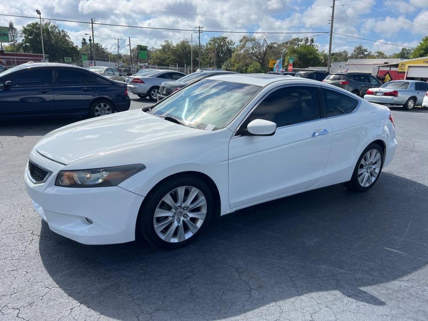 2008 WHITE HONDA ACCORD EXL (1HGCS228X8A) with an 3.5L engine, Automatic transmission, located at 2929 9th St. West, Bradenton, 34205, (941) 242-2810, 27.473591, -82.570679 - Photo#3