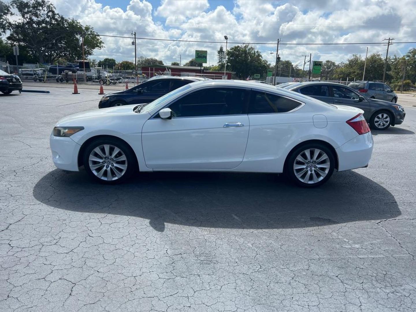 2008 WHITE HONDA ACCORD EXL (1HGCS228X8A) with an 3.5L engine, Automatic transmission, located at 2929 9th St. West, Bradenton, 34205, (941) 242-2810, 27.473591, -82.570679 - Photo#4