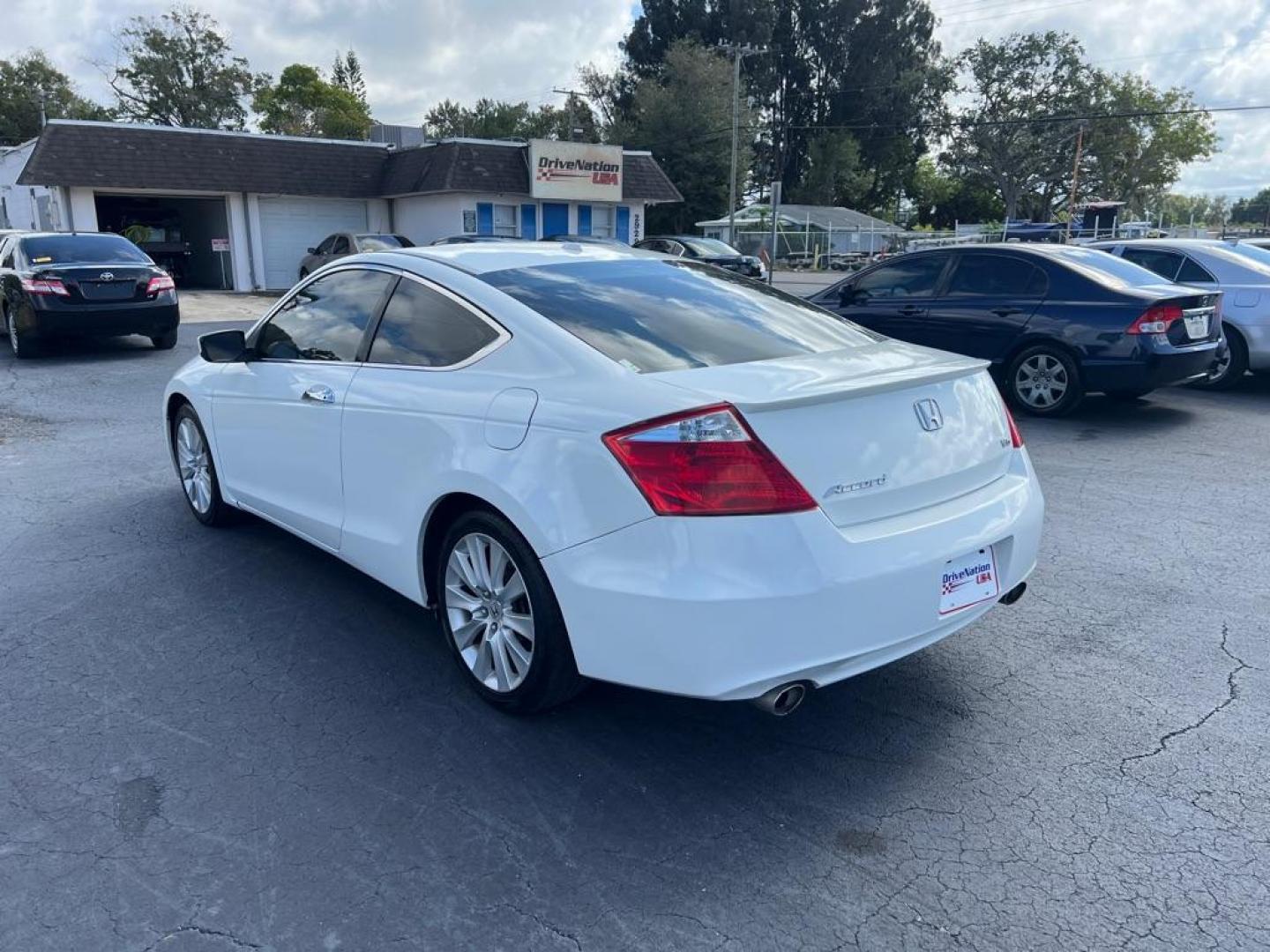 2008 WHITE HONDA ACCORD EXL (1HGCS228X8A) with an 3.5L engine, Automatic transmission, located at 2929 9th St. West, Bradenton, 34205, (941) 242-2810, 27.473591, -82.570679 - Photo#5