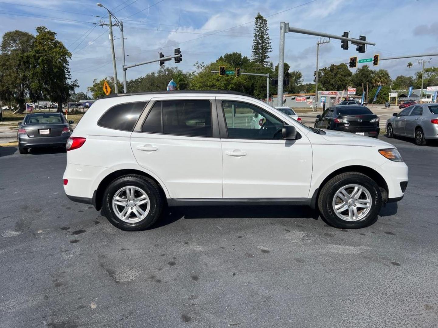 2012 WHITE HYUNDAI SANTA FE GLS (5XYZG4AGXCG) with an 3.5L engine, Automatic transmission, located at 2929 9th St. West, Bradenton, 34205, (941) 242-2810, 27.473591, -82.570679 - Photo#9