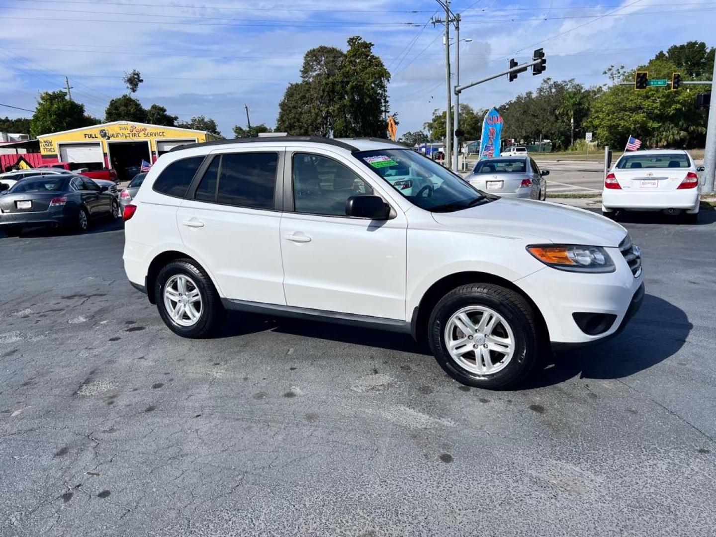 2012 WHITE HYUNDAI SANTA FE GLS (5XYZG4AGXCG) with an 3.5L engine, Automatic transmission, located at 2929 9th St. West, Bradenton, 34205, (941) 242-2810, 27.473591, -82.570679 - Photo#2