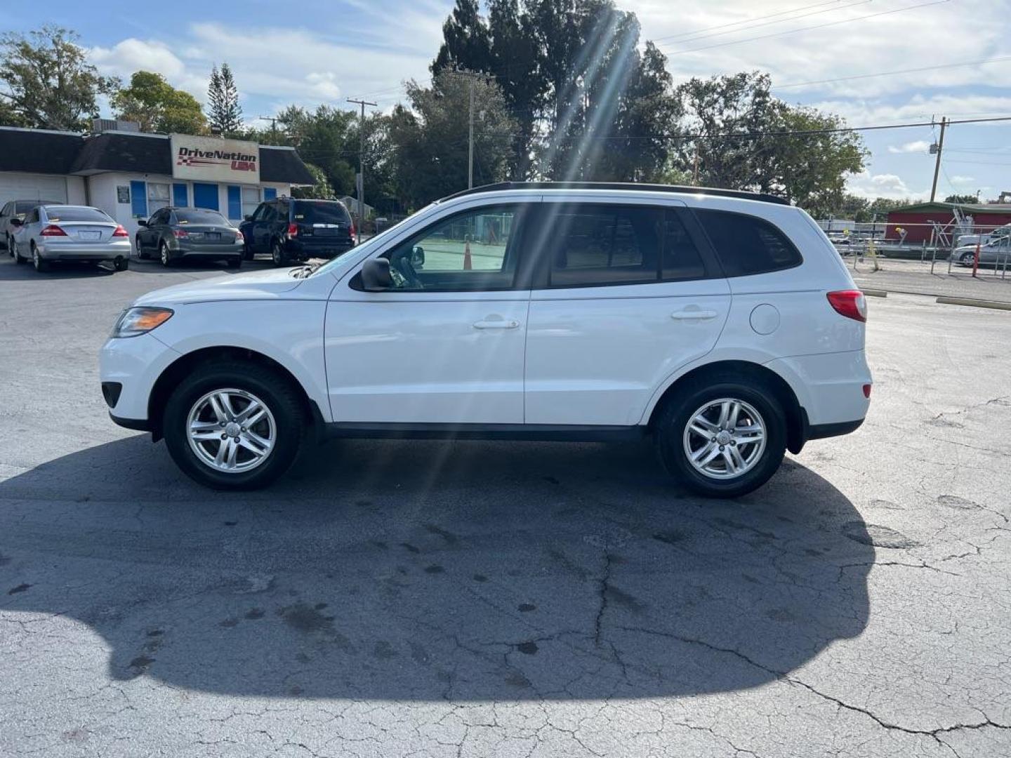 2012 WHITE HYUNDAI SANTA FE GLS (5XYZG4AGXCG) with an 3.5L engine, Automatic transmission, located at 2929 9th St. West, Bradenton, 34205, (941) 242-2810, 27.473591, -82.570679 - Photo#5