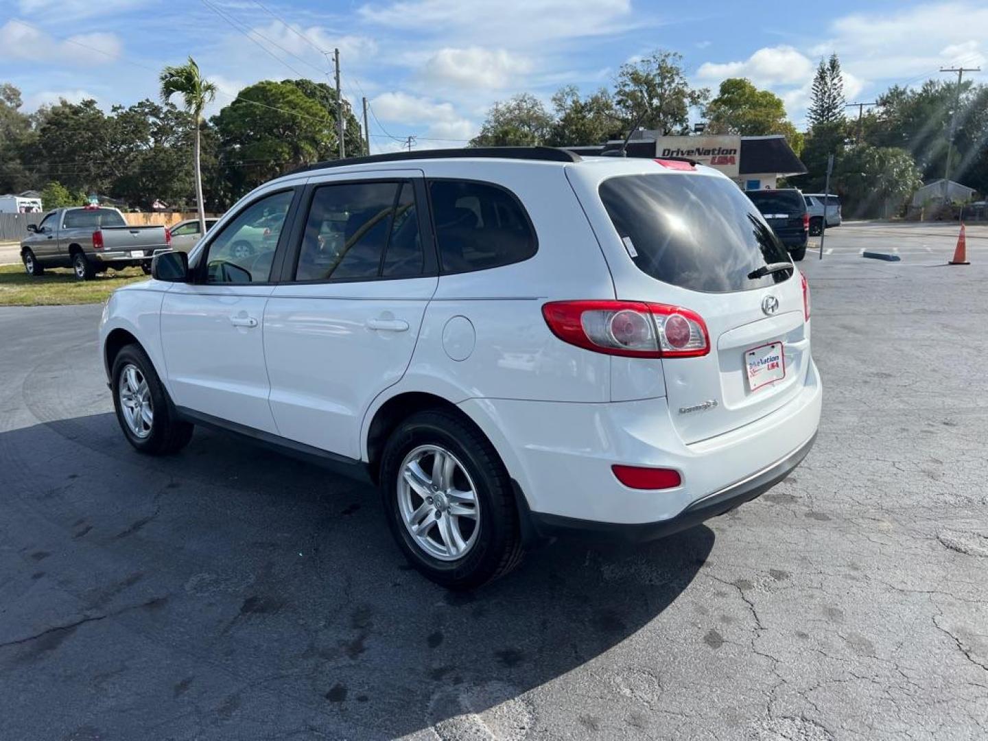 2012 WHITE HYUNDAI SANTA FE GLS (5XYZG4AGXCG) with an 3.5L engine, Automatic transmission, located at 2929 9th St. West, Bradenton, 34205, (941) 242-2810, 27.473591, -82.570679 - Photo#6