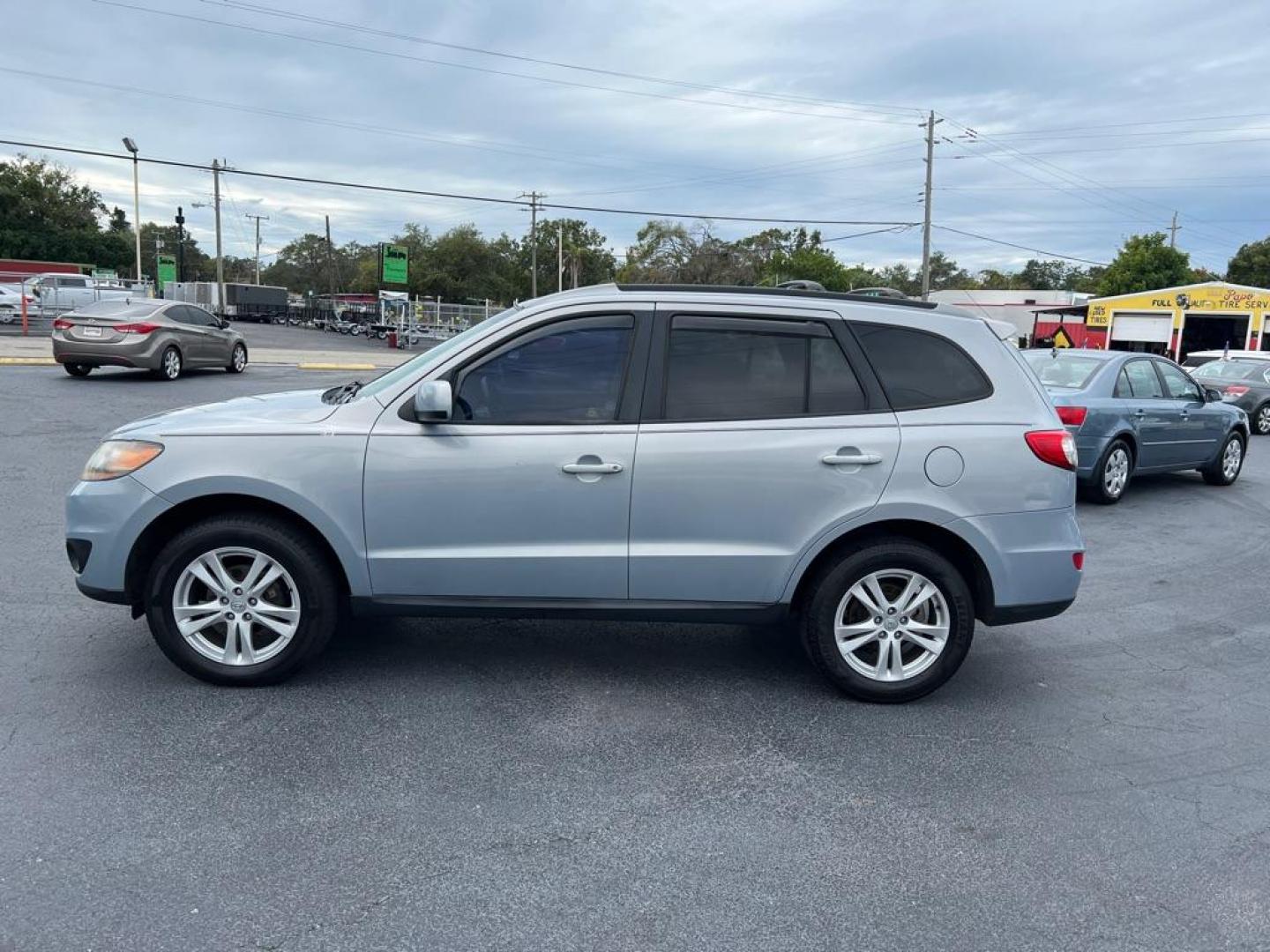 2010 BLUE HYUNDAI SANTA FE SE (5NMSH4AG4AH) with an 3.5L engine, Automatic transmission, located at 2929 9th St. West, Bradenton, 34205, (941) 242-2810, 27.473591, -82.570679 - Photo#5