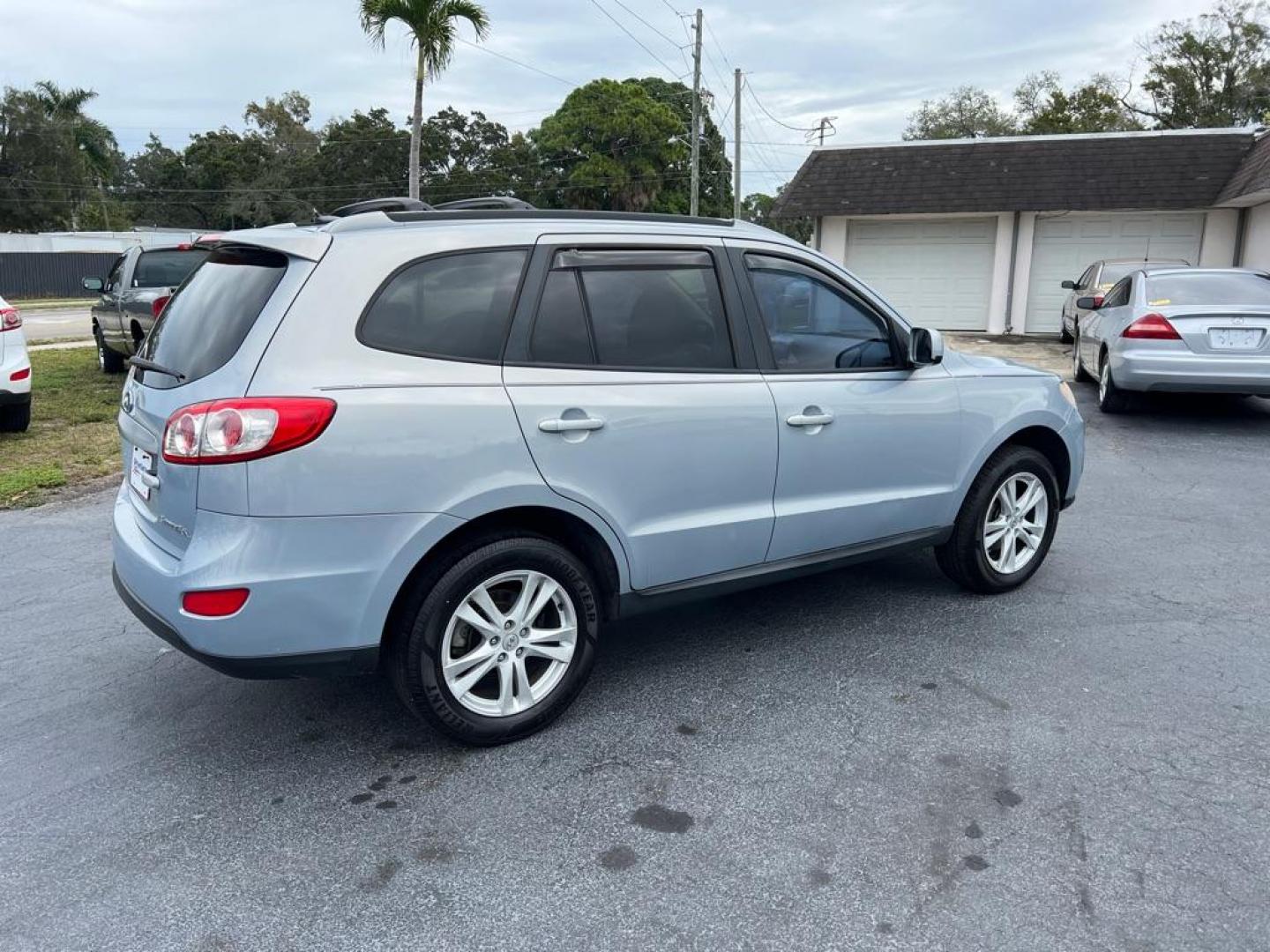 2010 BLUE HYUNDAI SANTA FE SE (5NMSH4AG4AH) with an 3.5L engine, Automatic transmission, located at 2929 9th St. West, Bradenton, 34205, (941) 242-2810, 27.473591, -82.570679 - Photo#8