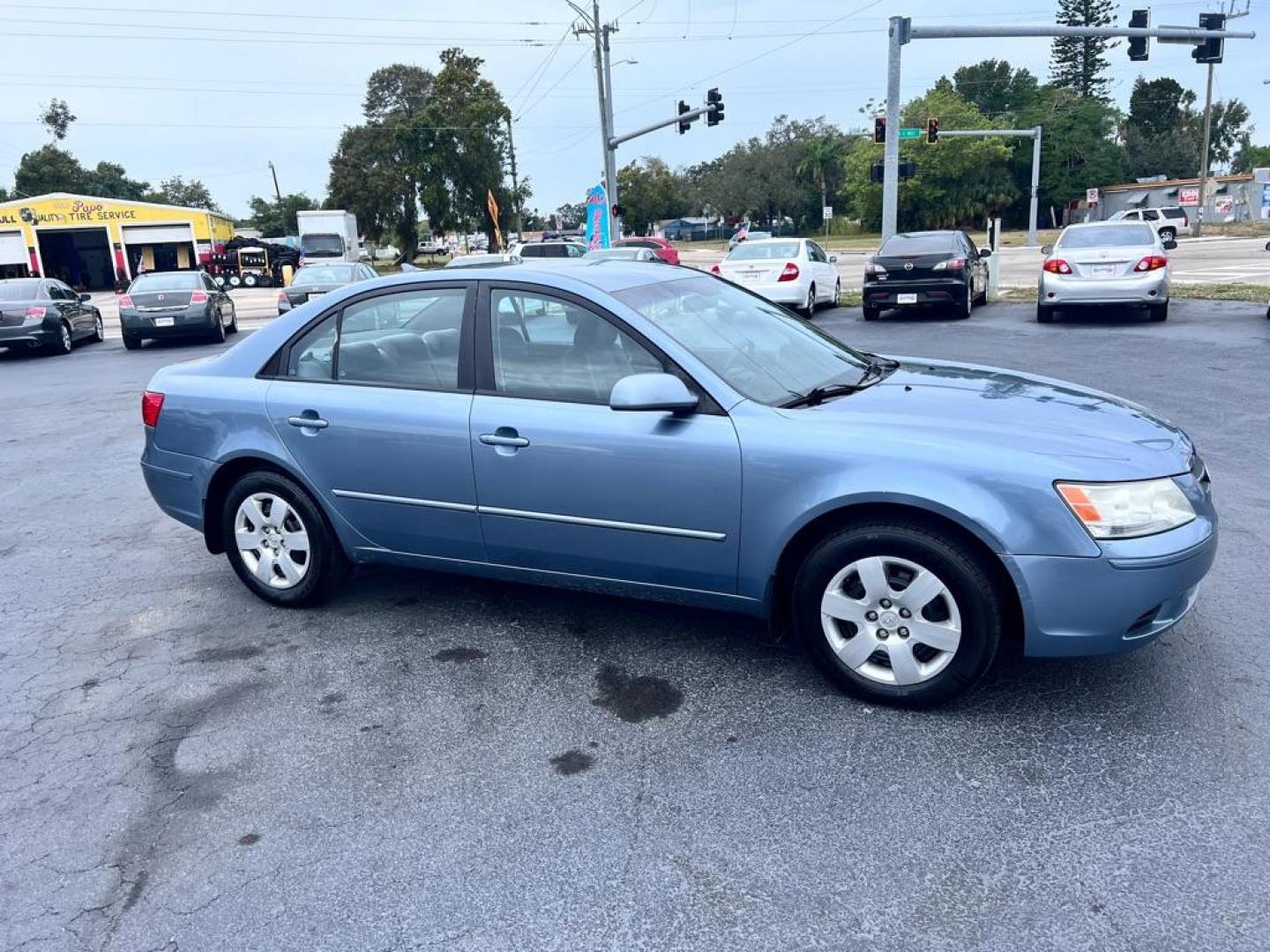 2010 BLUE HYUNDAI SONATA GLS (5NPET4AC3AH) with an 2.4L engine, Automatic transmission, located at 2929 9th St. West, Bradenton, 34205, (941) 242-2810, 27.473591, -82.570679 - Photo#2