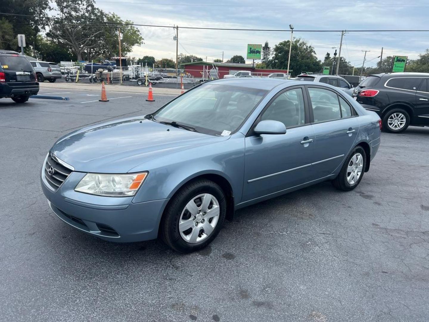 2010 BLUE HYUNDAI SONATA GLS (5NPET4AC3AH) with an 2.4L engine, Automatic transmission, located at 2929 9th St. West, Bradenton, 34205, (941) 242-2810, 27.473591, -82.570679 - Photo#4