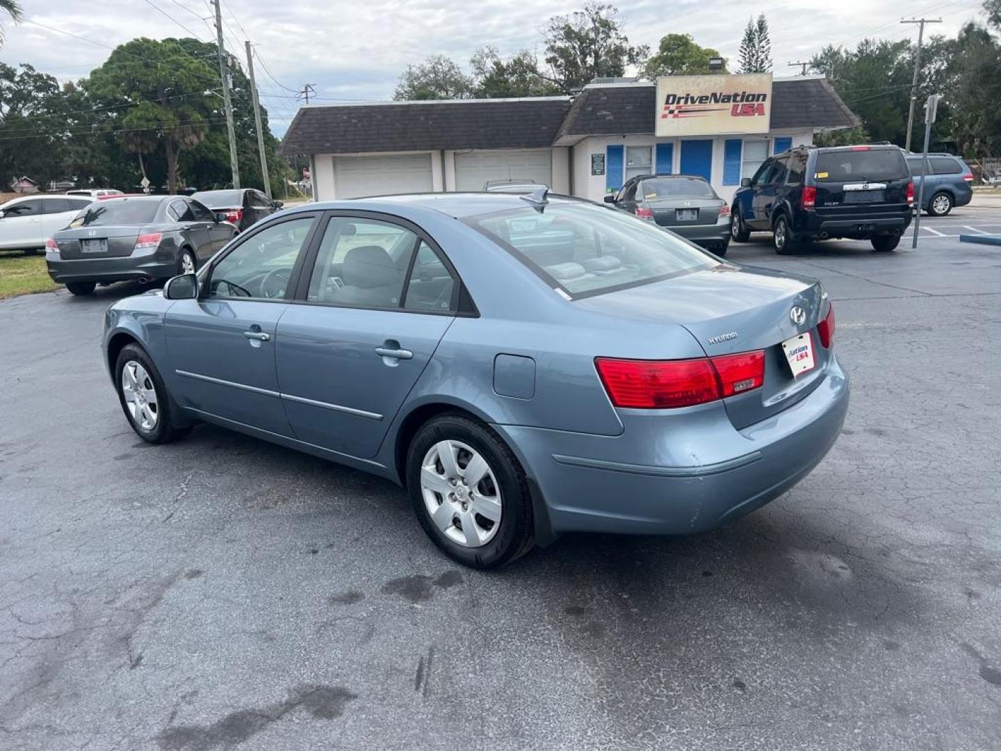 2010 BLUE HYUNDAI SONATA GLS (5NPET4AC3AH) with an 2.4L engine, Automatic transmission, located at 2929 9th St. West, Bradenton, 34205, (941) 242-2810, 27.473591, -82.570679 - Photo#6