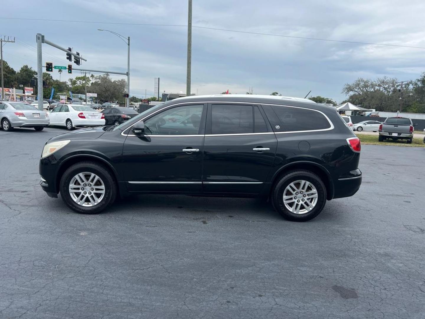 2013 BLACK BUICK ENCLAVE CXL (5GAKRBKD5DJ) with an 3.6L engine, Automatic transmission, located at 2929 9th St. West, Bradenton, 34205, (941) 242-2810, 27.473591, -82.570679 - Photo#5